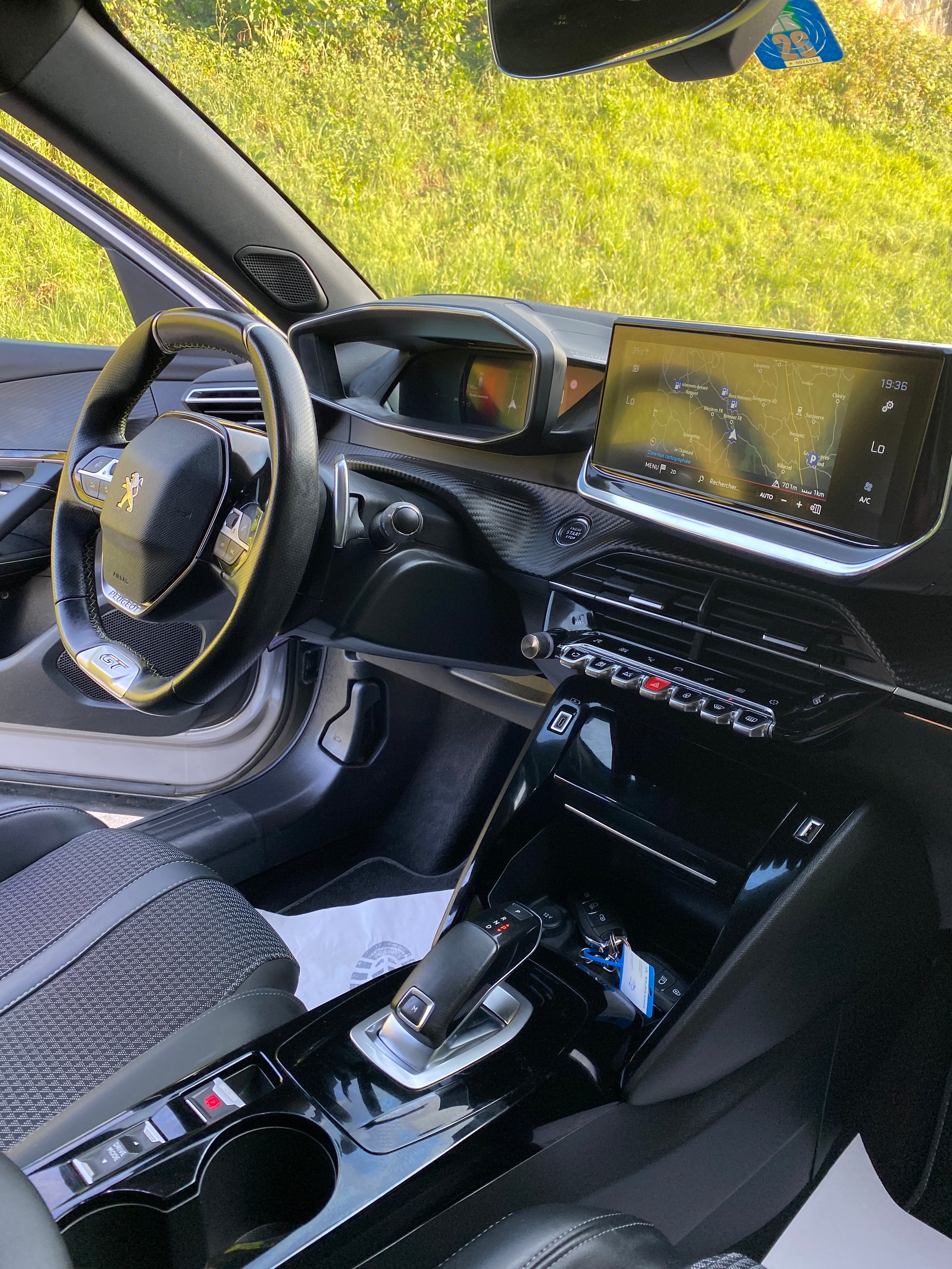 PEUGEOT 2008 1.2 PureTech GT Pack EAT8-image-7