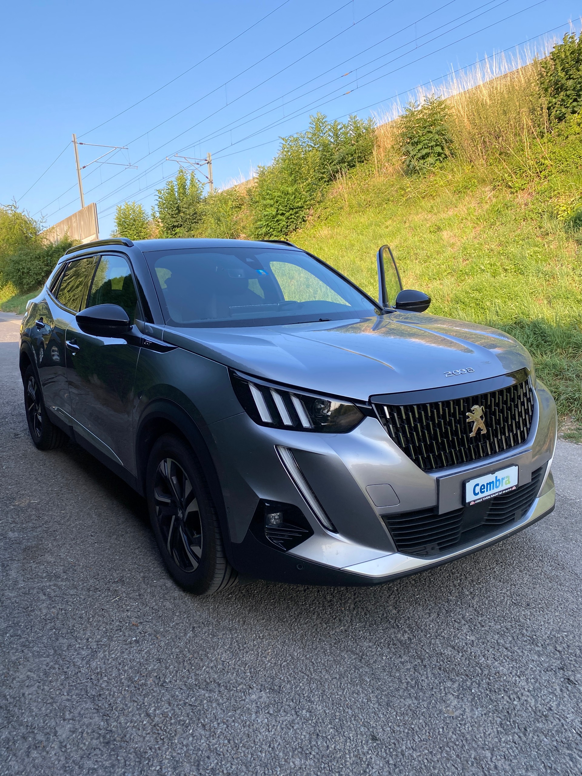 PEUGEOT 2008 1.2 PureTech GT Pack EAT8-image-4