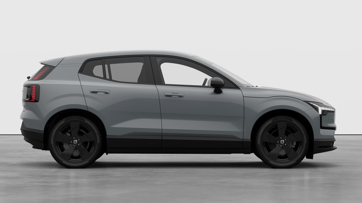 VOLVO EX 30 E60 Plus Swiss Black Edition-showroom-element-3