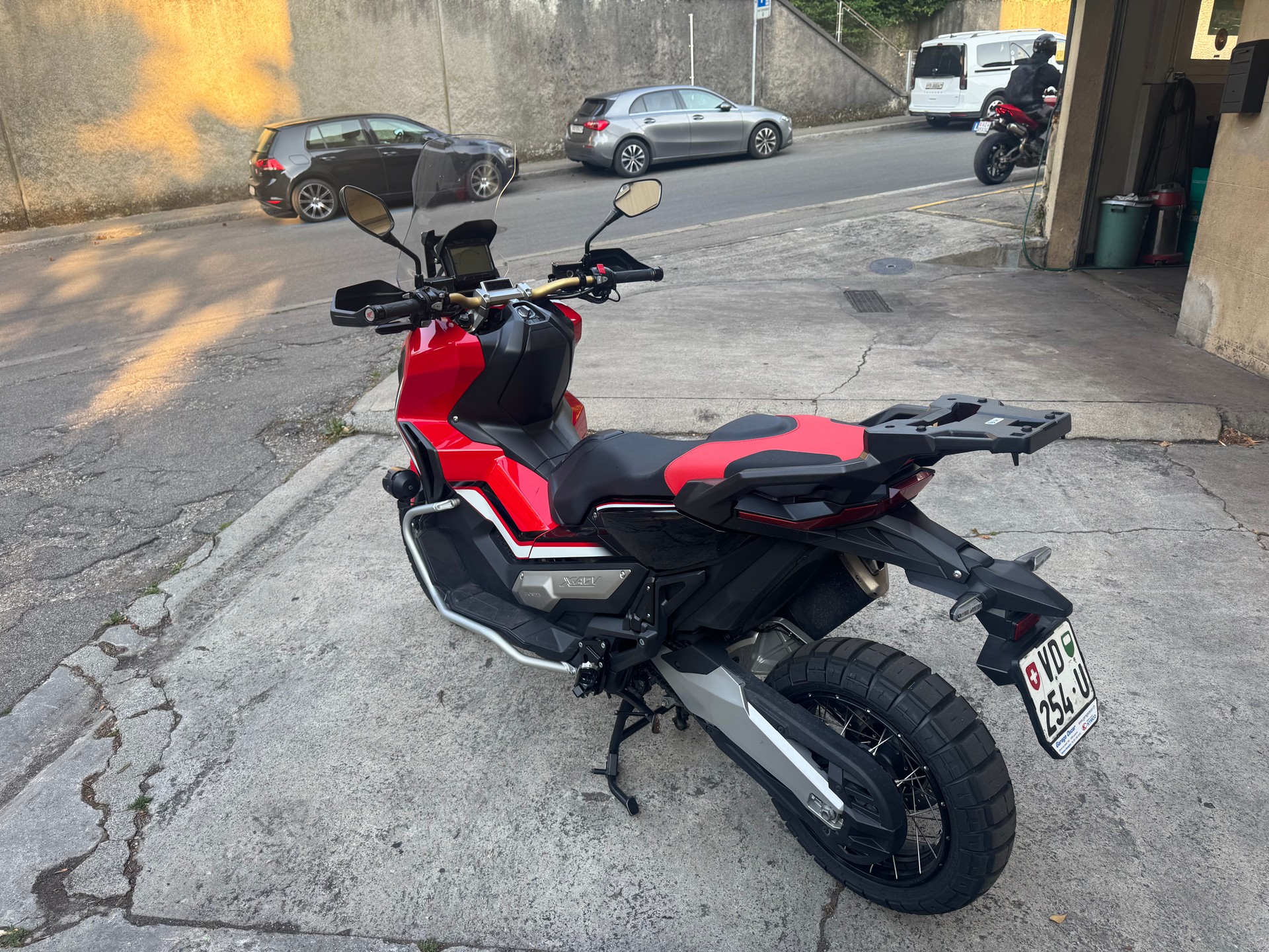 HONDA X-ADV 750 ABS-image-2