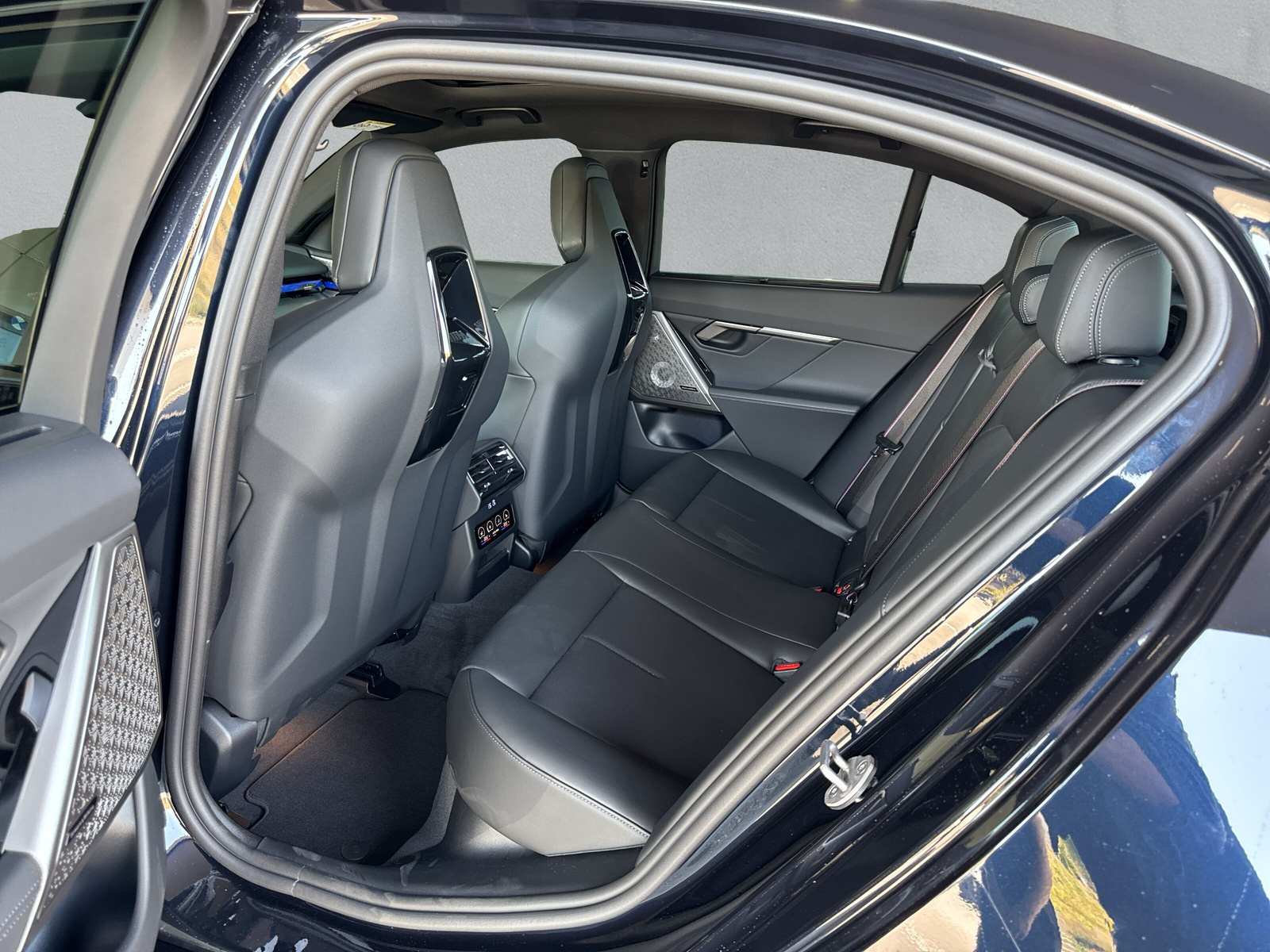 BMW M5 xDrive-image-14