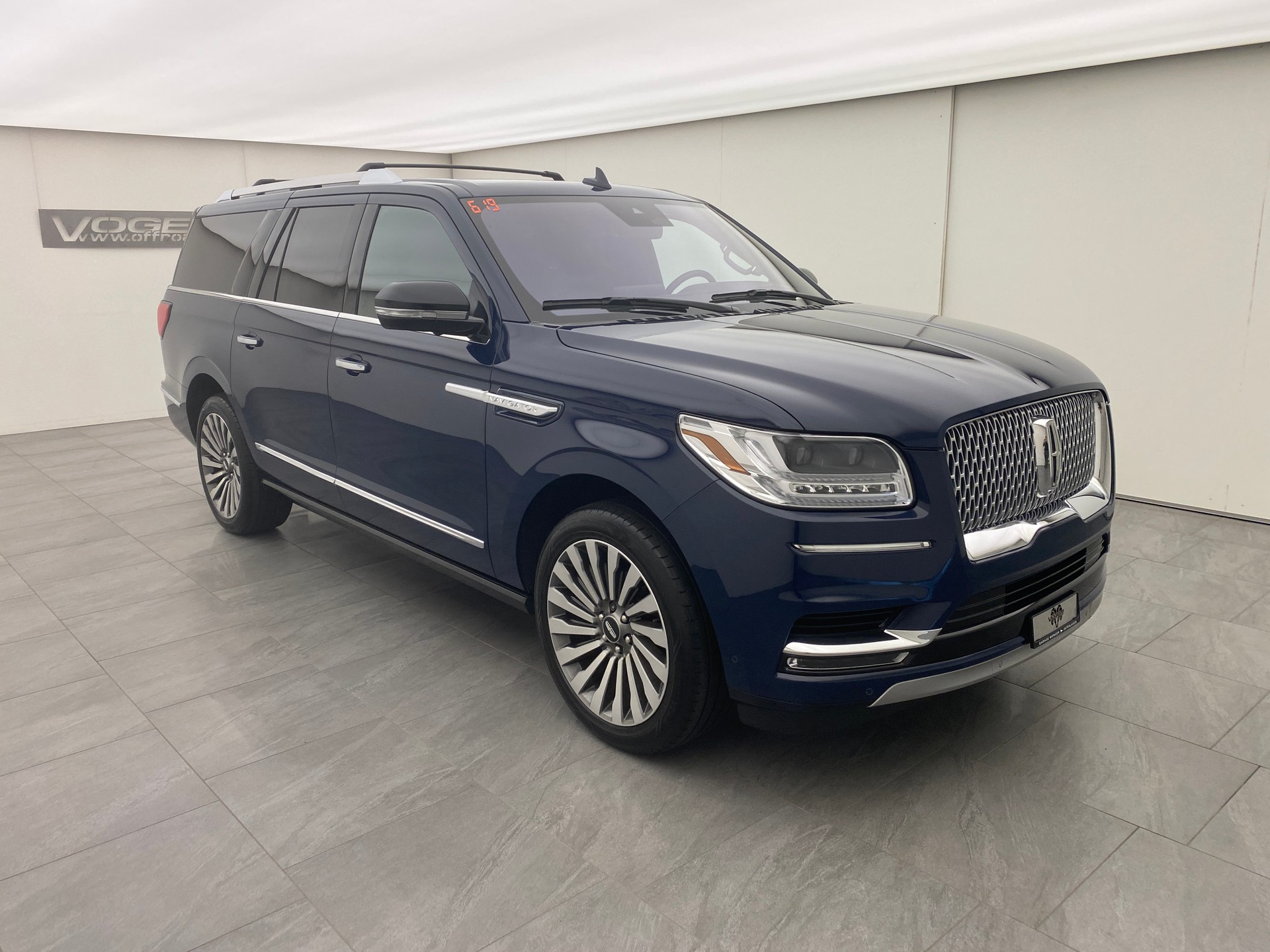 LINCOLN Navigator 3.5 Reserve-showroom-element-2
