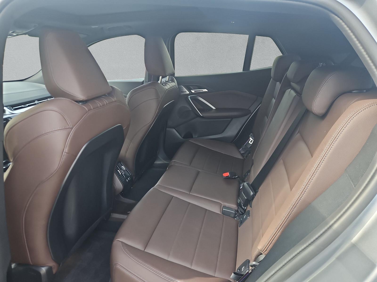 BMW iX2 30 Sport M Pro xDrive U10 (CH)-image-15