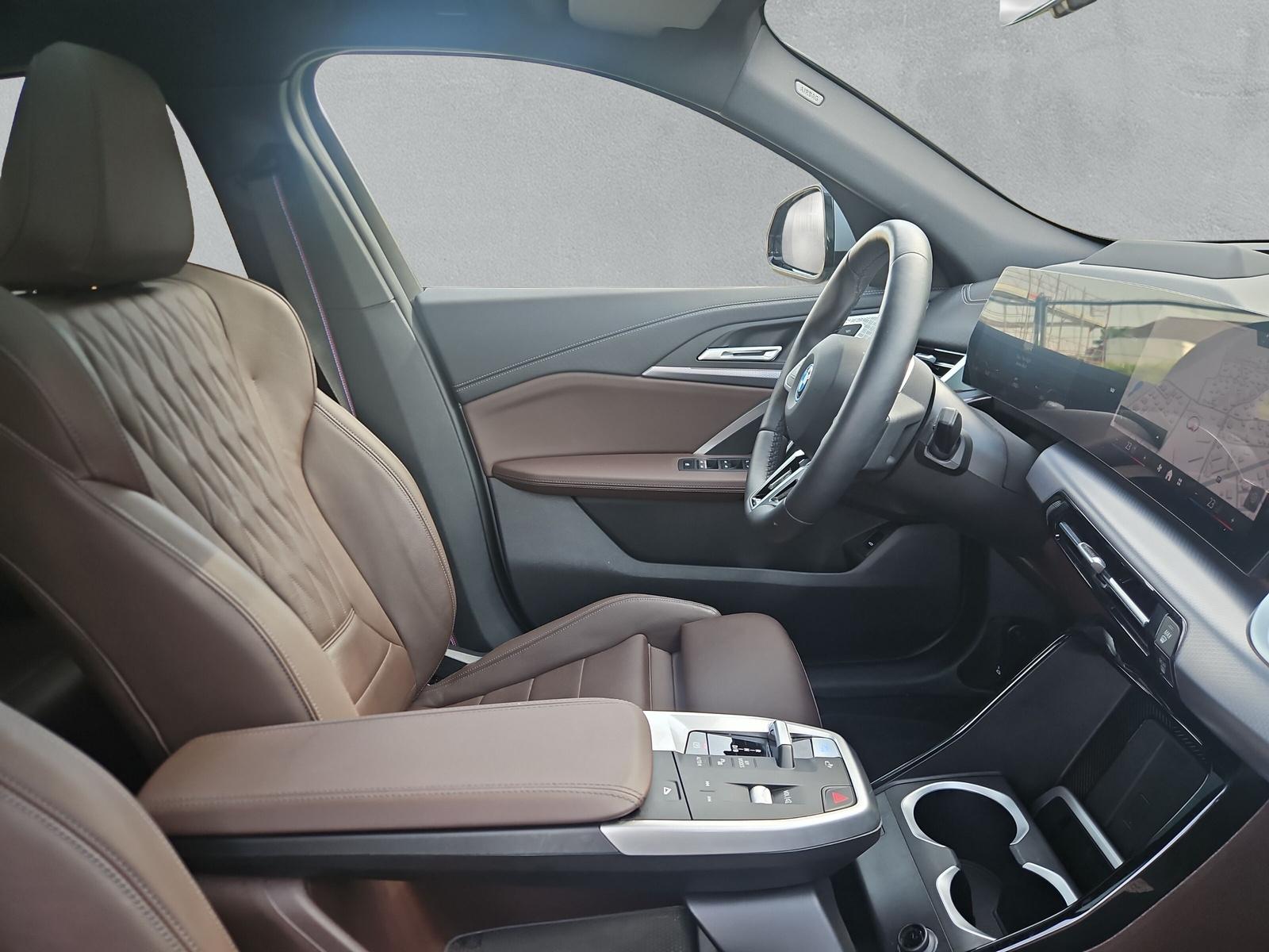 BMW iX2 30 Sport M Pro xDrive U10 (CH)-image-13