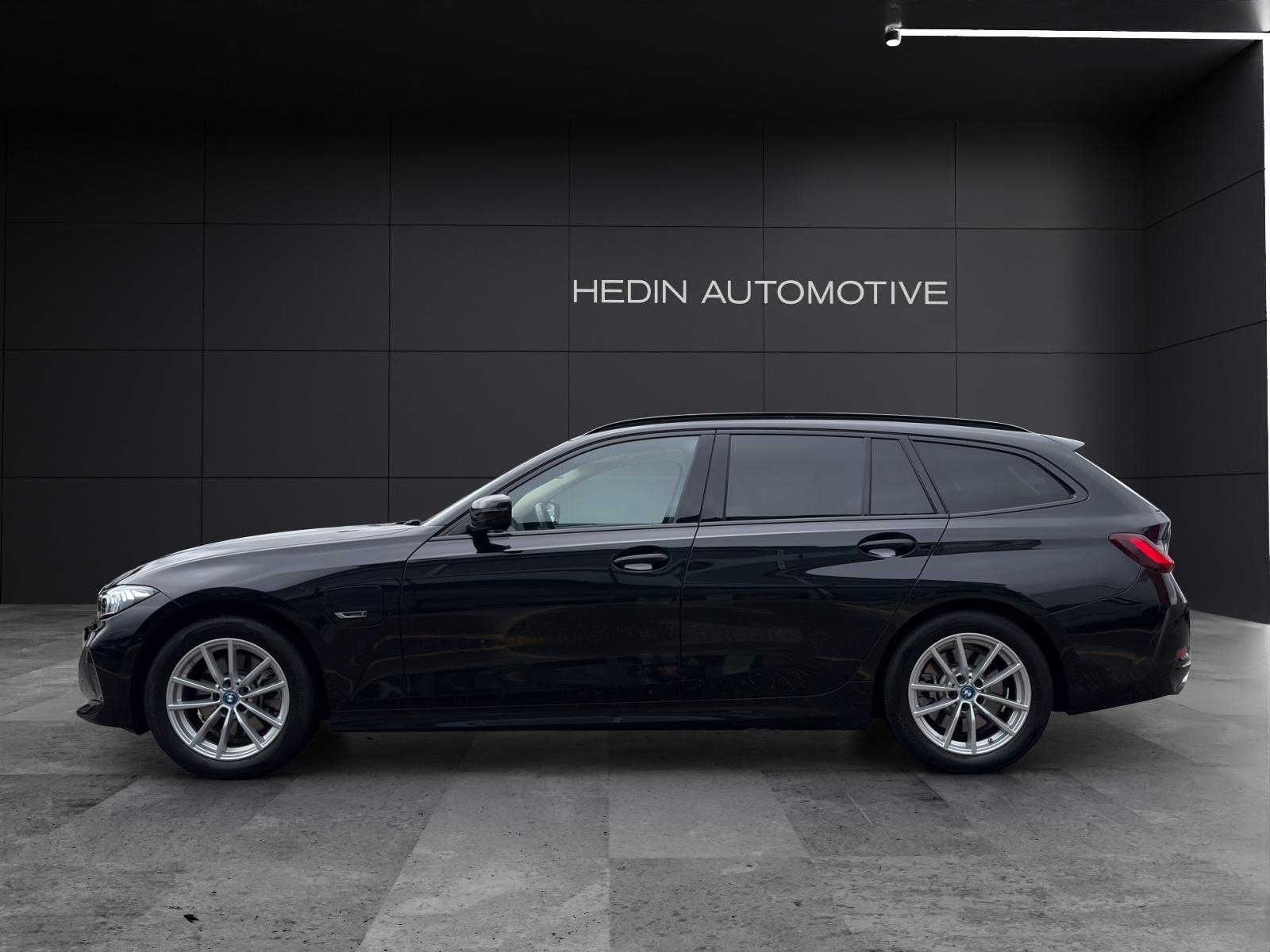 BMW 320e xDrive Touring-showroom-element-2