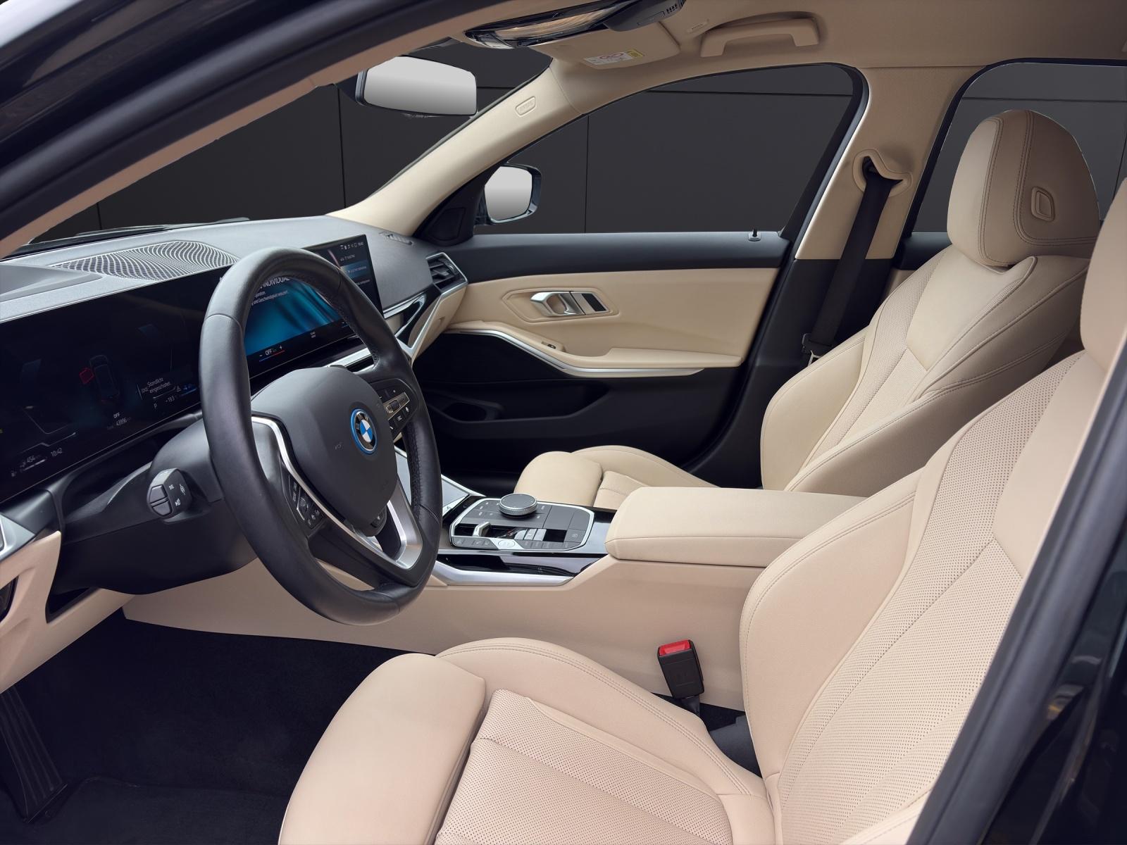 BMW 320e xDrive Touring-showroom-element-1