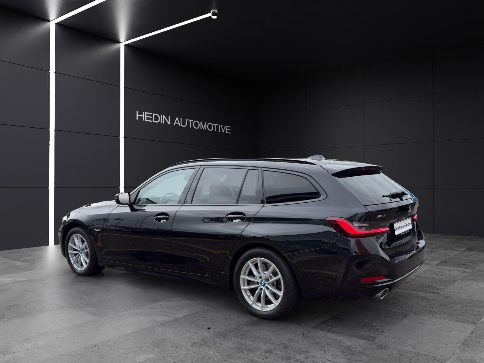 BMW 320e xDrive Touring-showroom-element-3