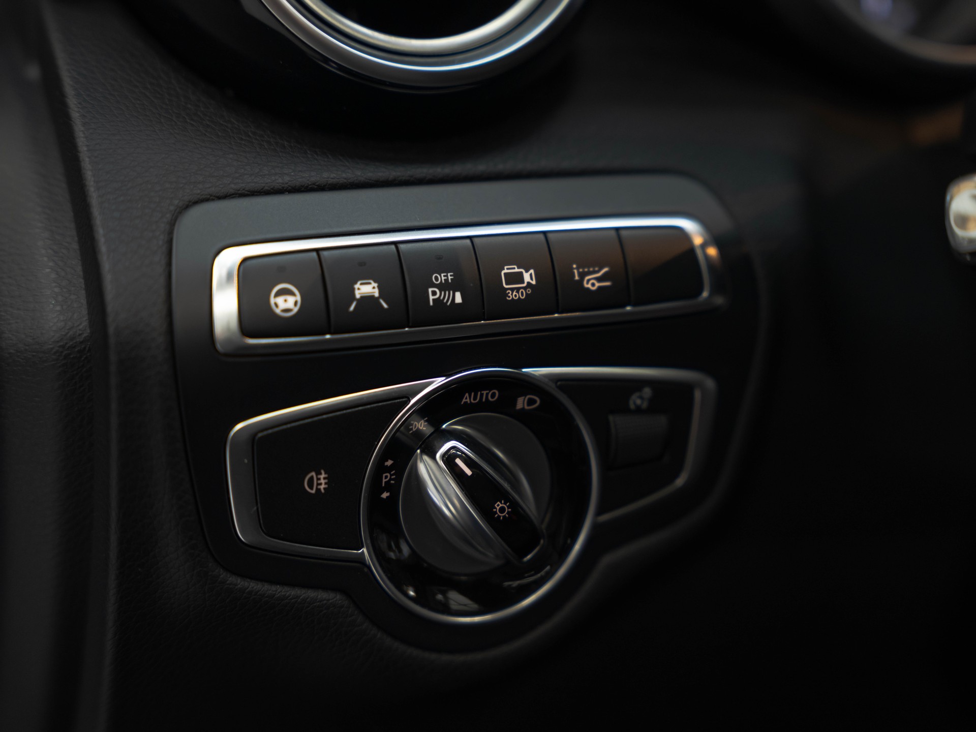 MERCEDES-BENZ C 63 S Cabriolet AMG Speedshift-image-22