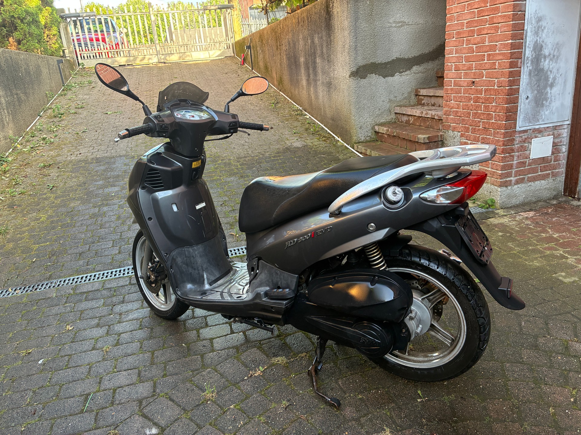 SYM HD 200-image-2