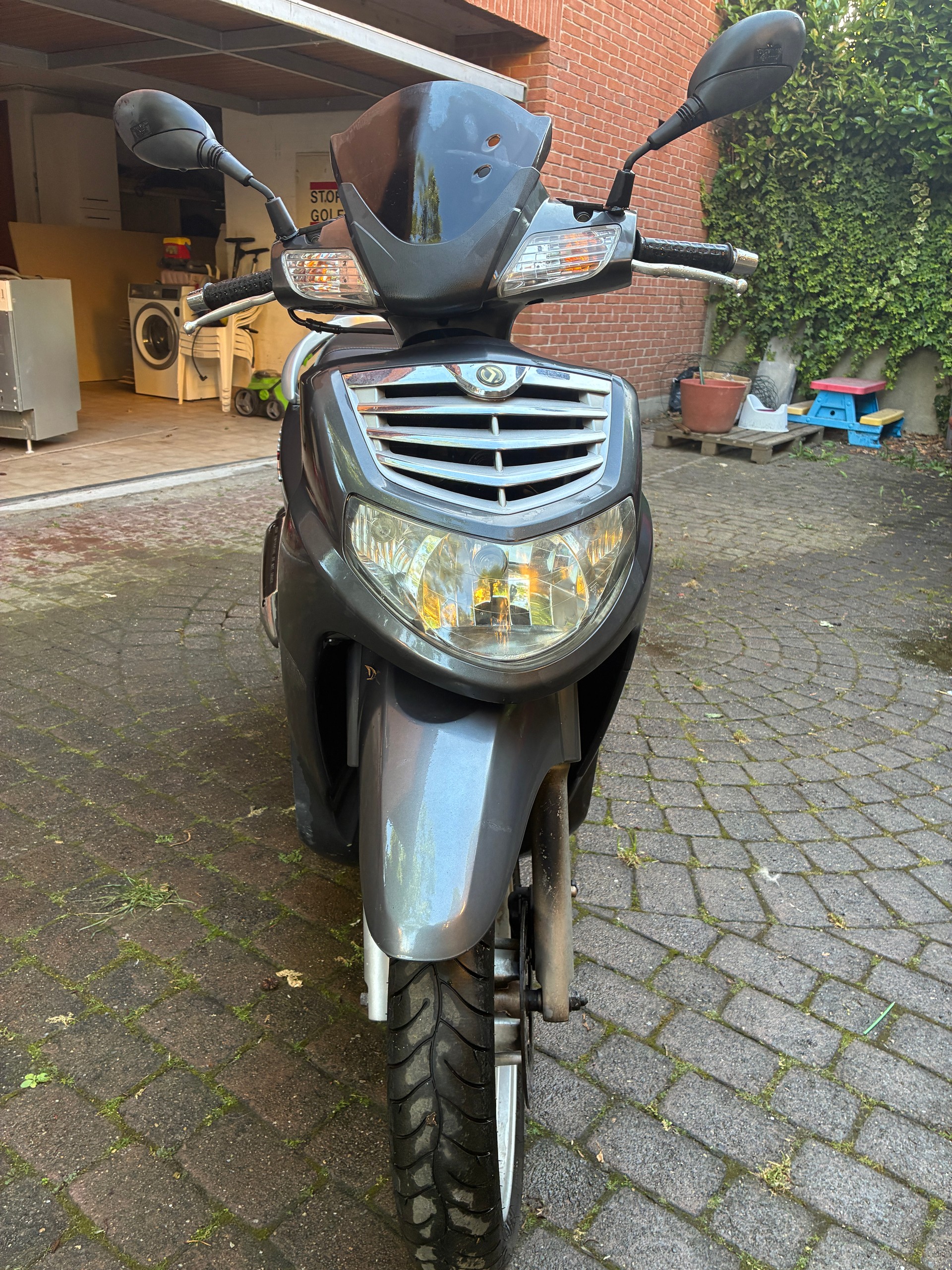 SYM HD 200-image-0