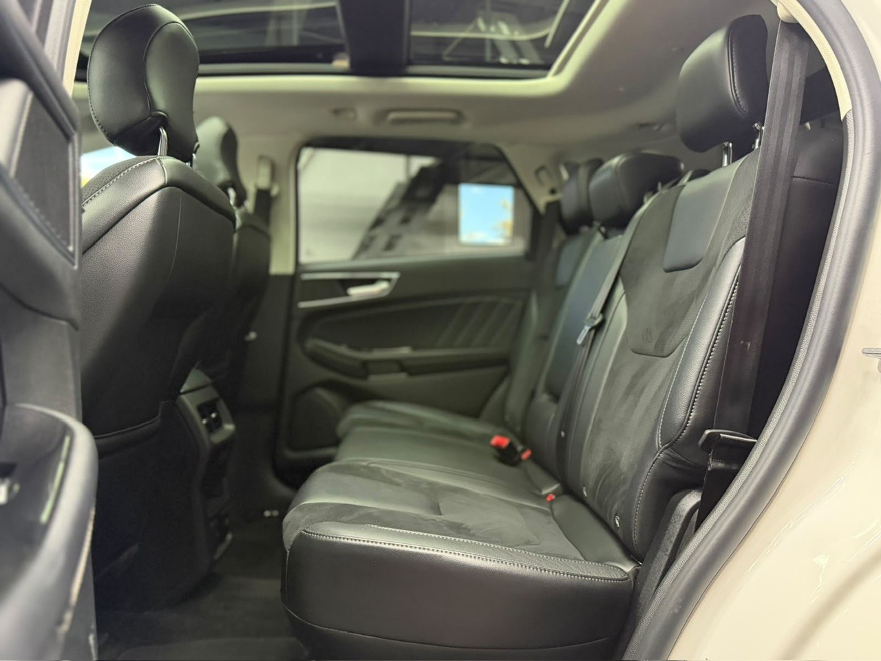 FORD Edge 2.0 TDCi Sport 4WD PowerShift | Panorama Dach | CH-Auto | Anhängerkupplung | Rückfahrkamera-image-27