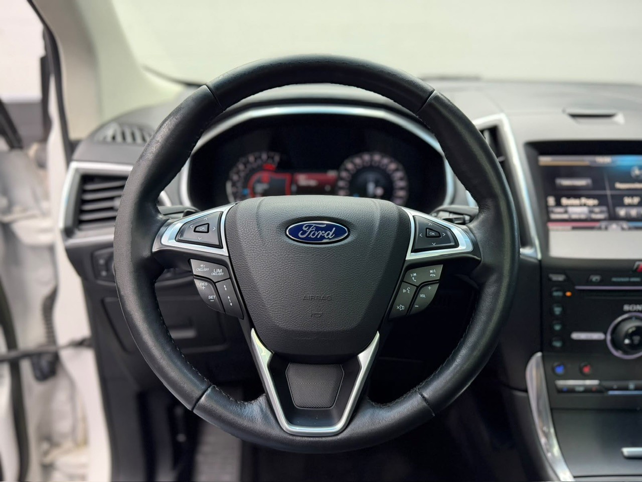 FORD Edge 2.0 TDCi Sport 4WD PowerShift | Panorama Dach | CH-Auto | Anhängerkupplung | Rückfahrkamera-image-17