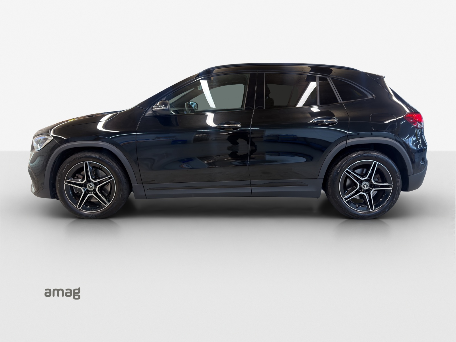 MERCEDES-BENZ GLA 250 4Matic AMG Line 8G-DCT-showroom-element-1