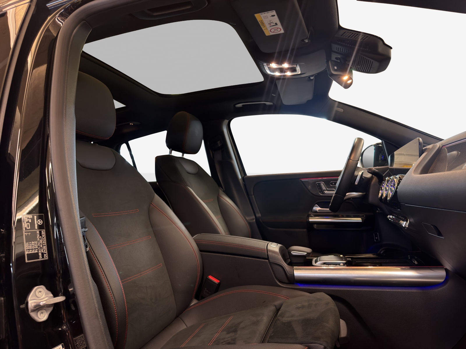 MERCEDES-BENZ GLA 250 4Matic AMG Line 8G-DCT-image-14