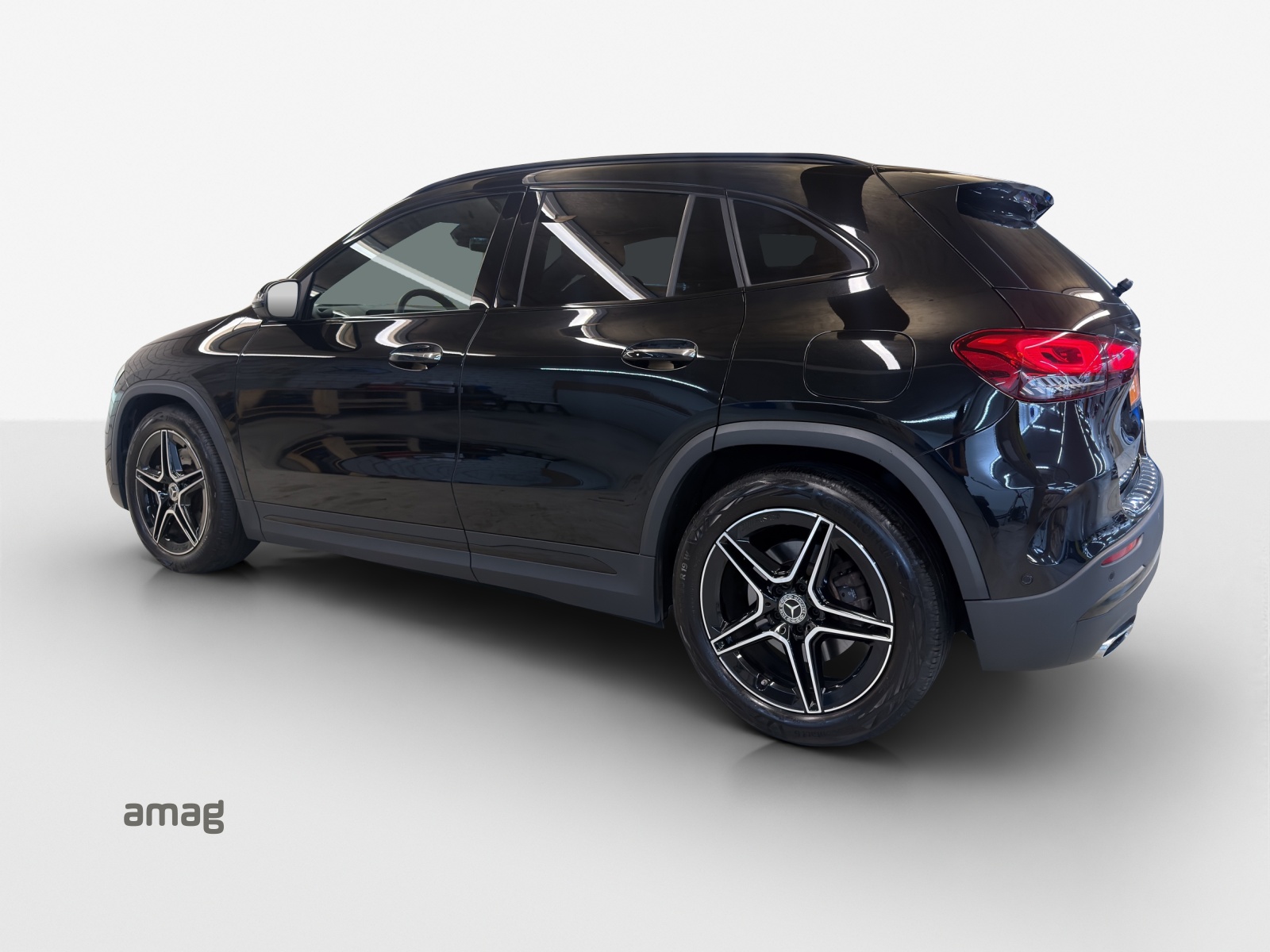 MERCEDES-BENZ GLA 250 4Matic AMG Line 8G-DCT-showroom-element-2