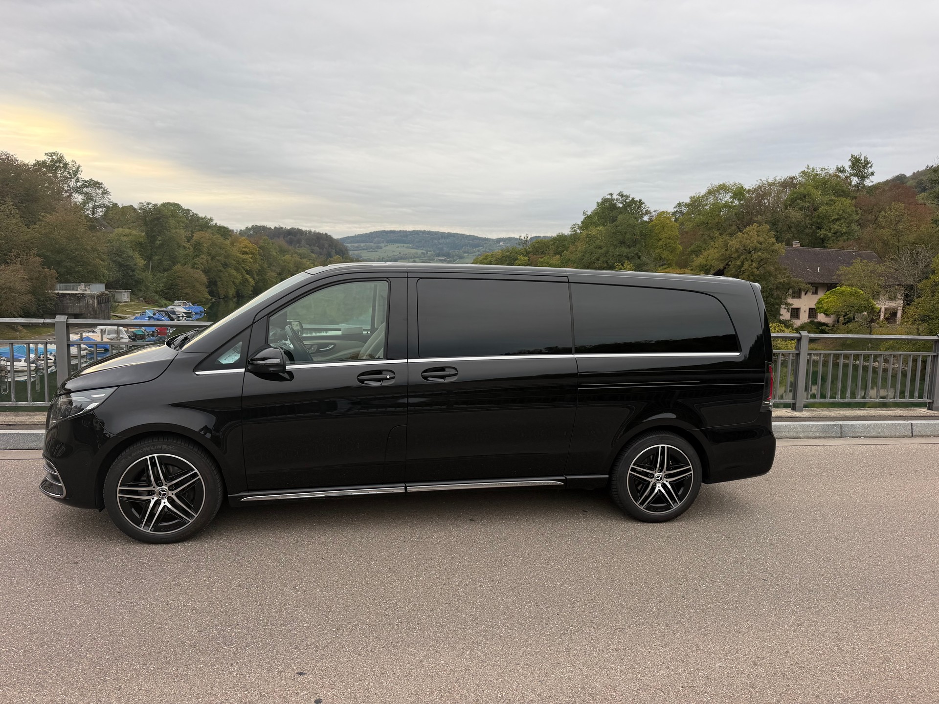 MERCEDES-BENZ V 300 d Exclusive Extralang-image-2