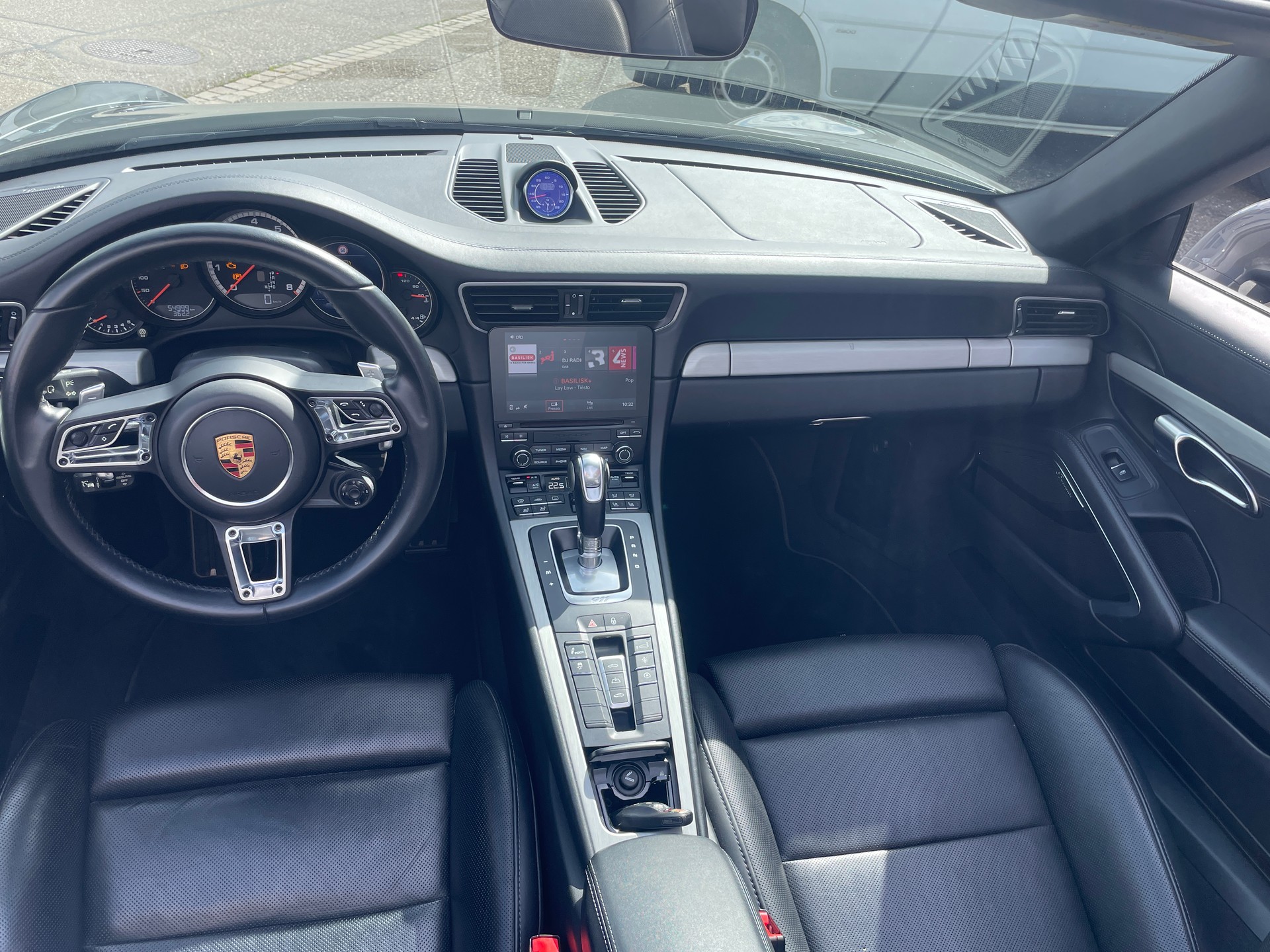 PORSCHE 911 Turbo S Cabrio PDK-image-9