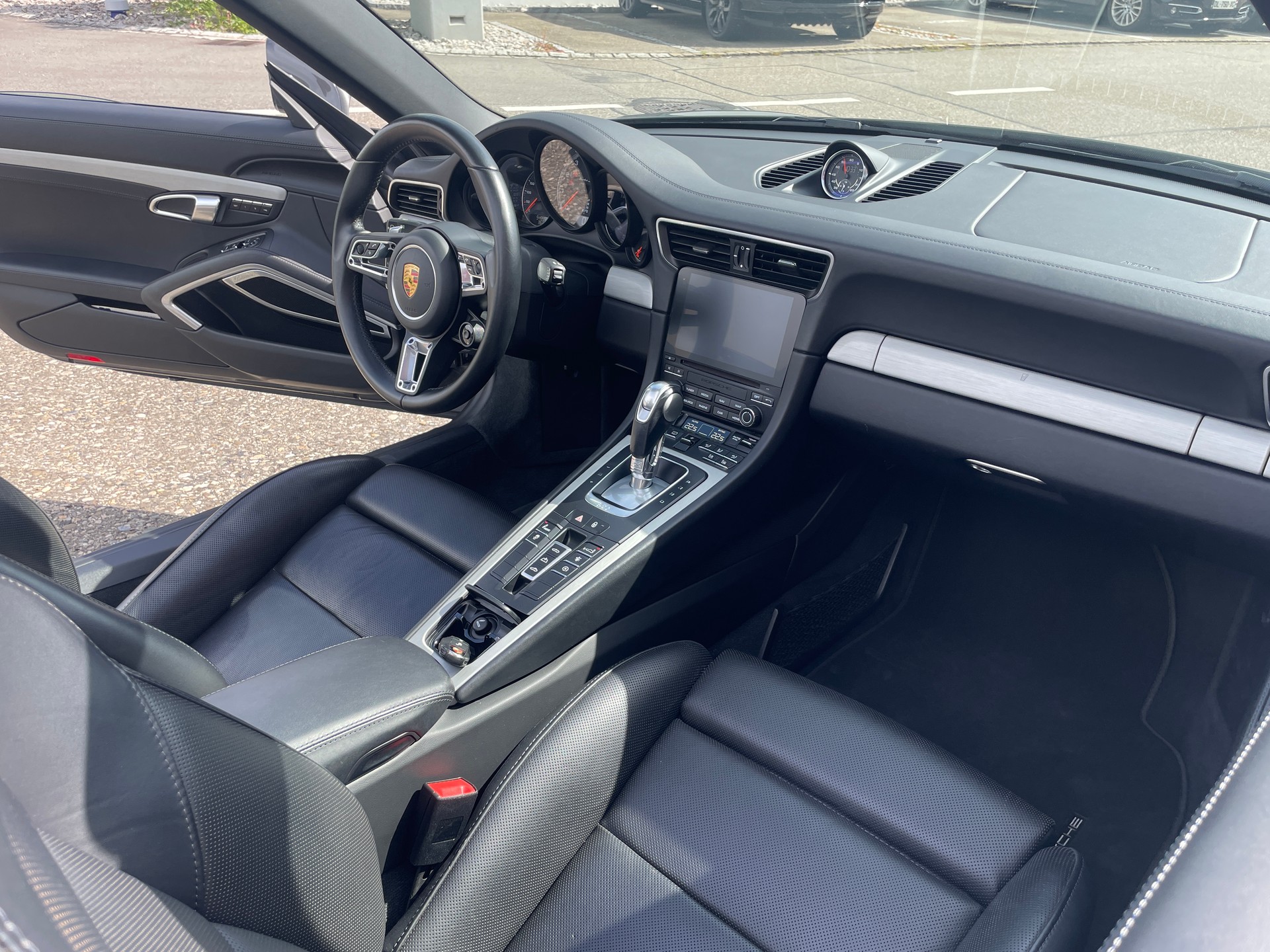 PORSCHE 911 Turbo S Cabrio PDK-image-14