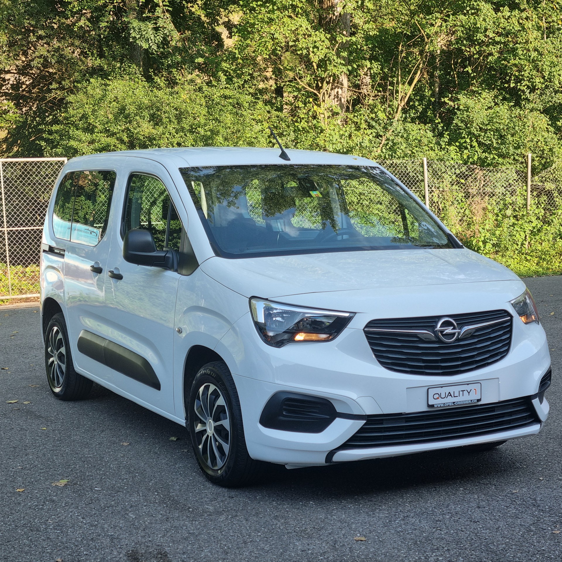 OPEL Combo Life 1.2 Essentia-image-1