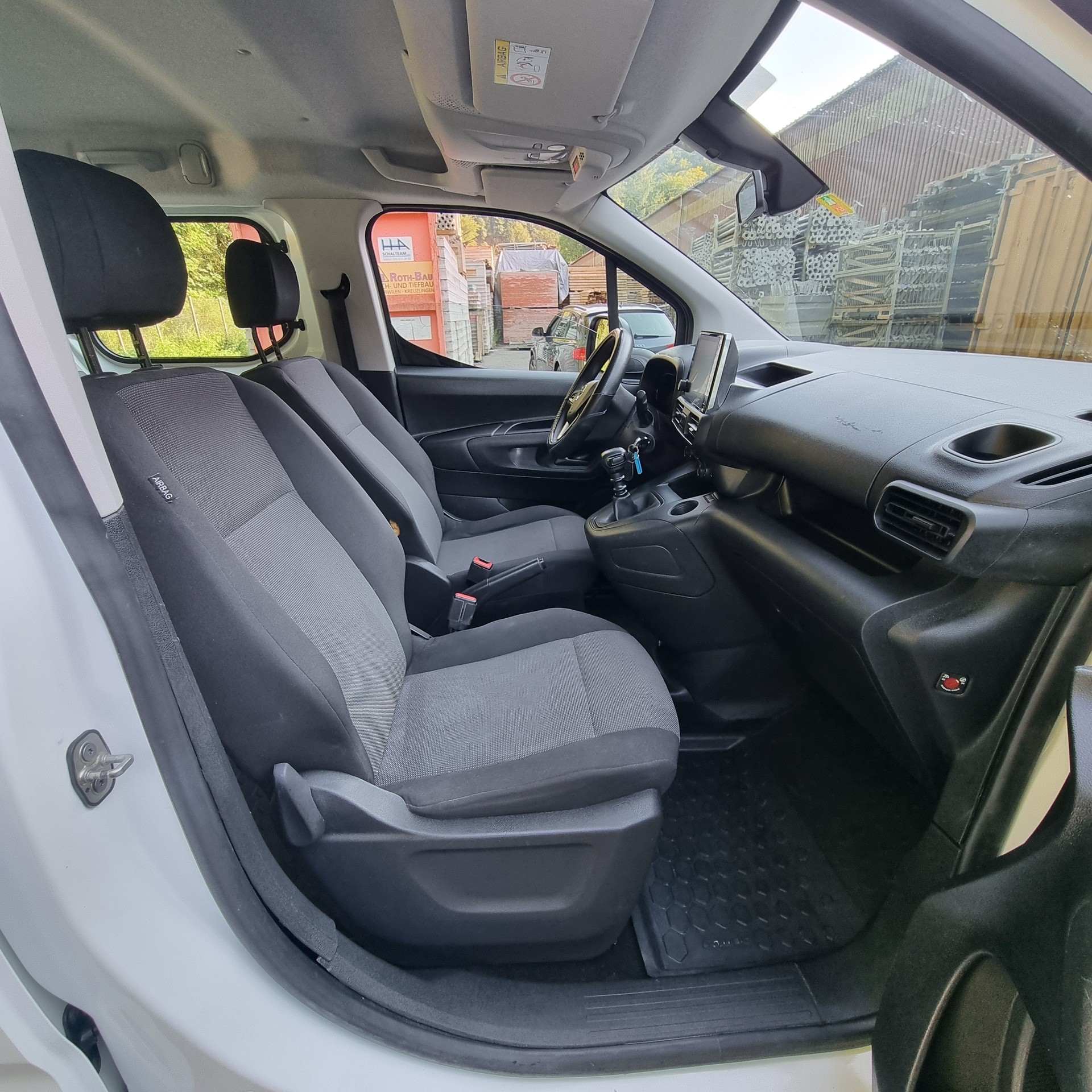 OPEL Combo Life 1.2 Essentia-image-5