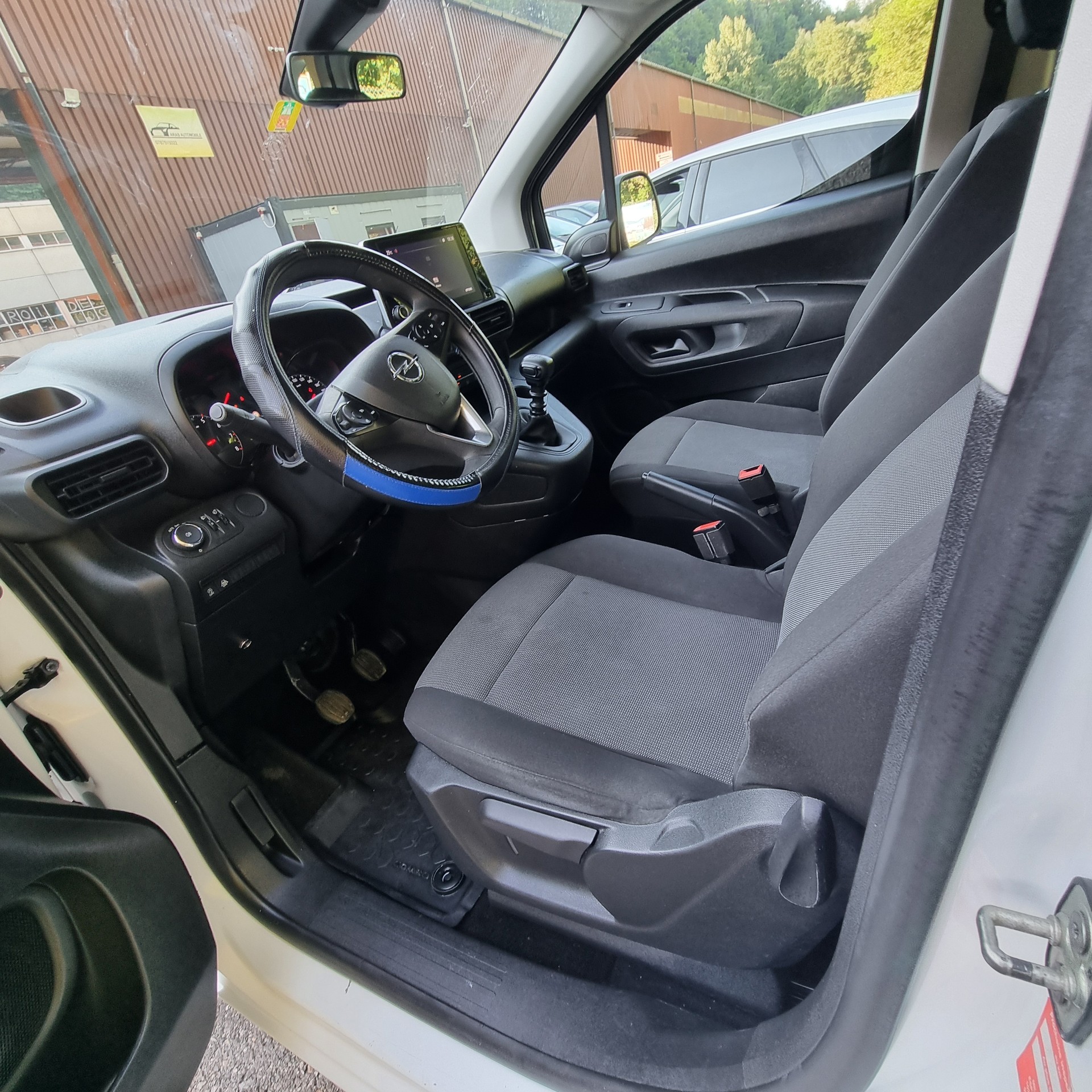 OPEL Combo Life 1.2 Essentia-image-7