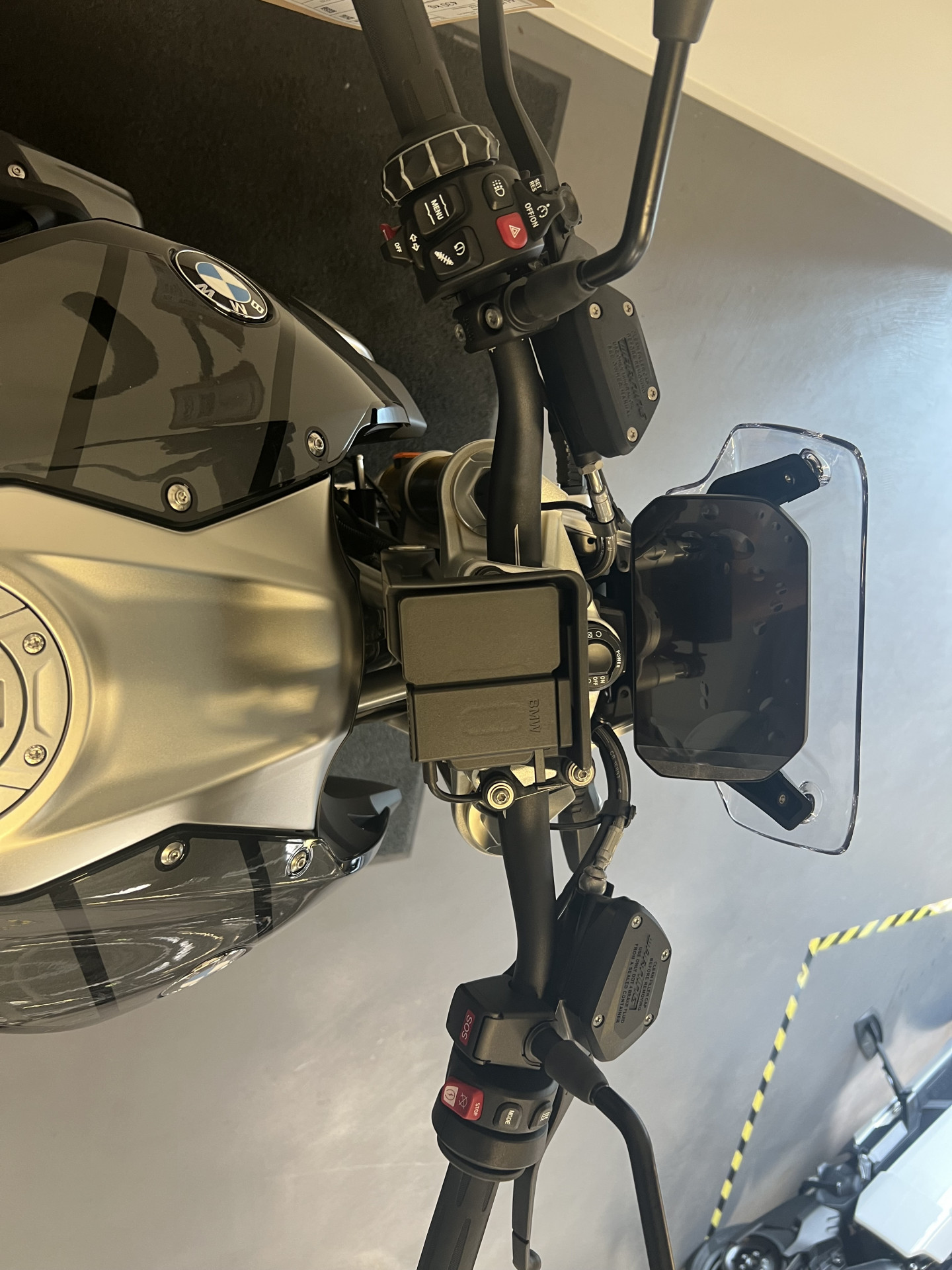 BMW R 1250 R Triple Black-image-2