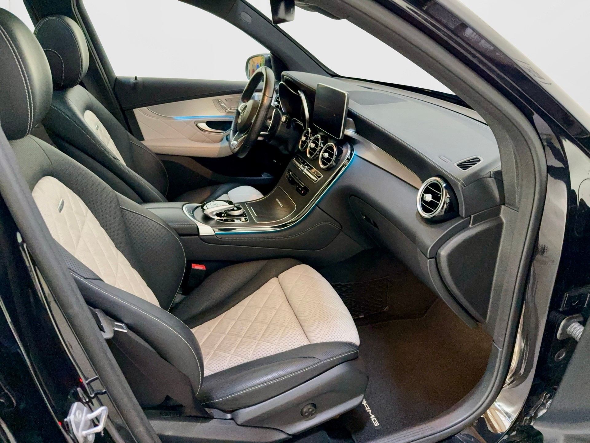 MERCEDES-BENZ GLC 63 S AMG 4Matic+ 9G-Tronic-image-8