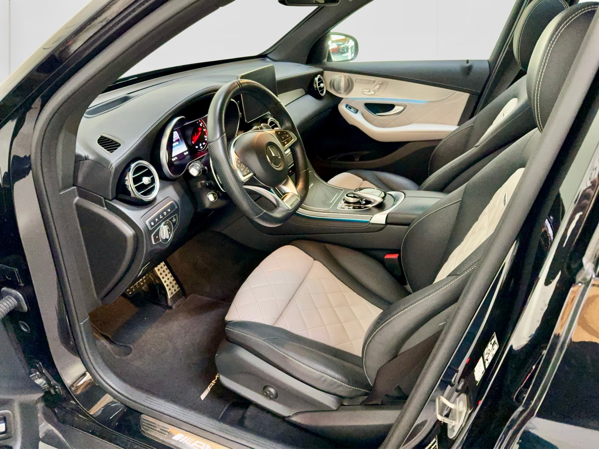 MERCEDES-BENZ GLC 63 S AMG 4Matic+ 9G-Tronic-image-12