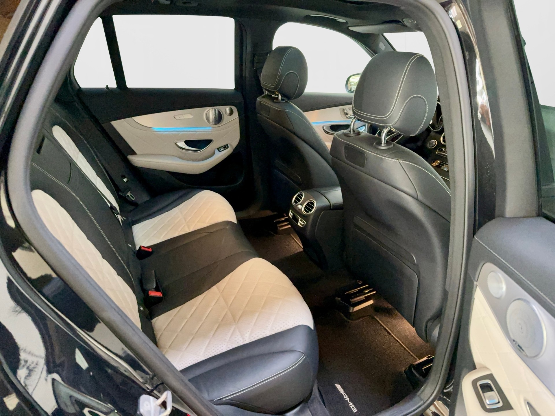 MERCEDES-BENZ GLC 63 S AMG 4Matic+ 9G-Tronic-image-9