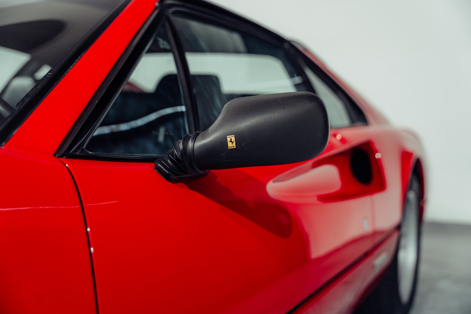 FERRARI 328 GTB-showroom-element-3