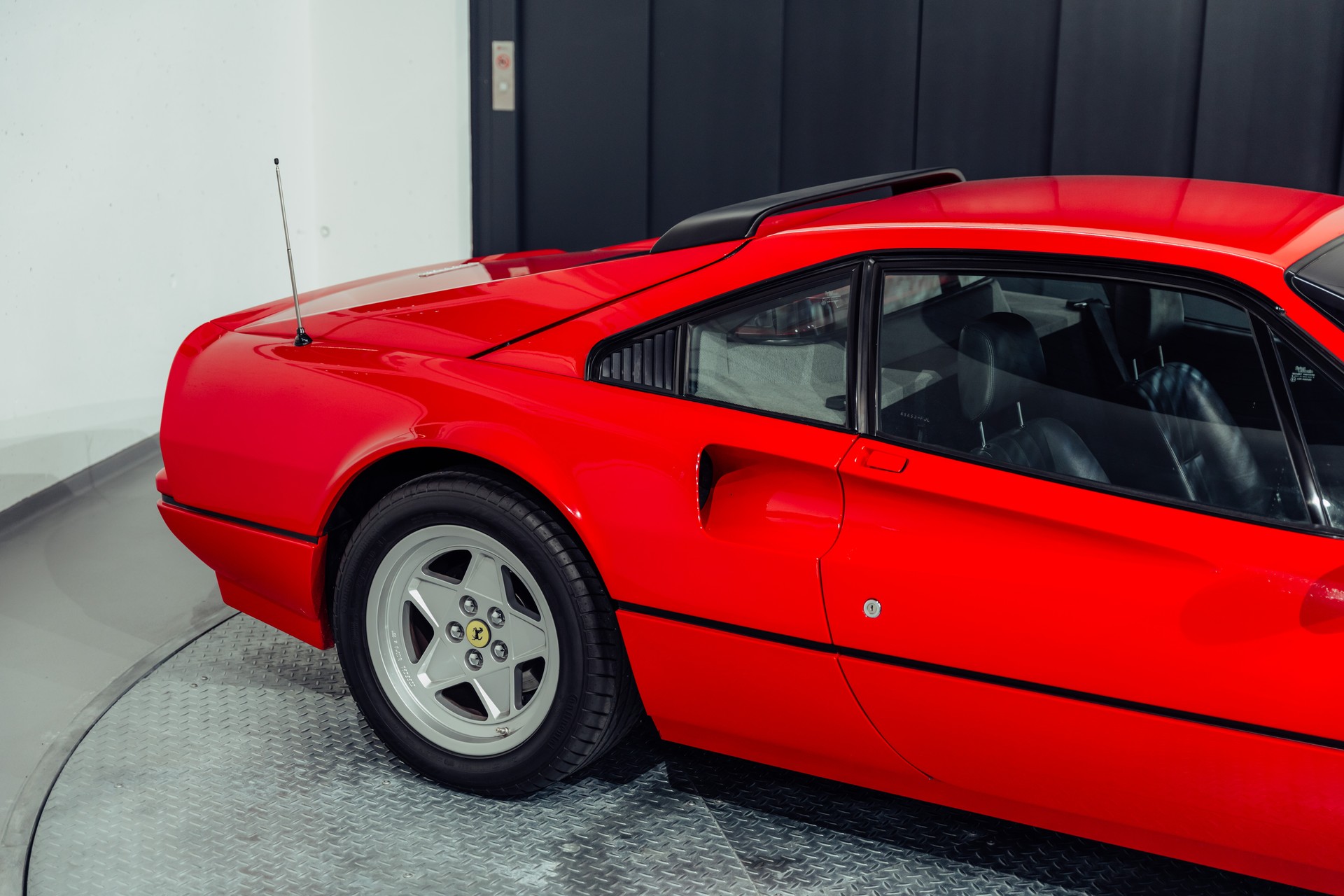 FERRARI 328 GTB-image-4