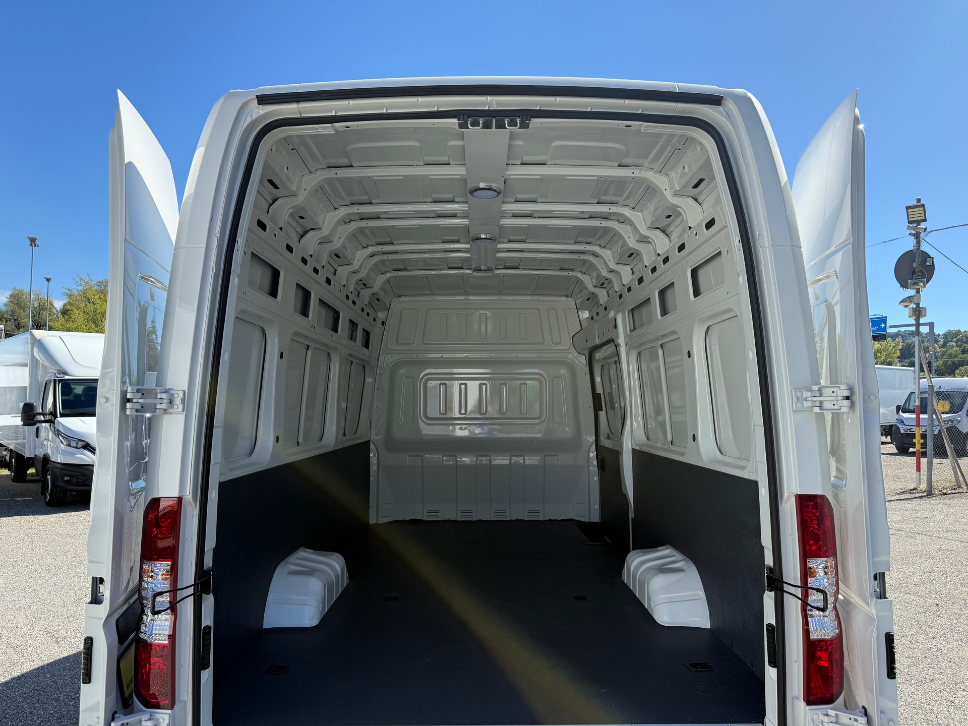 HUDSON E-Bold L3H2 100 KWh 163 PS-image-9