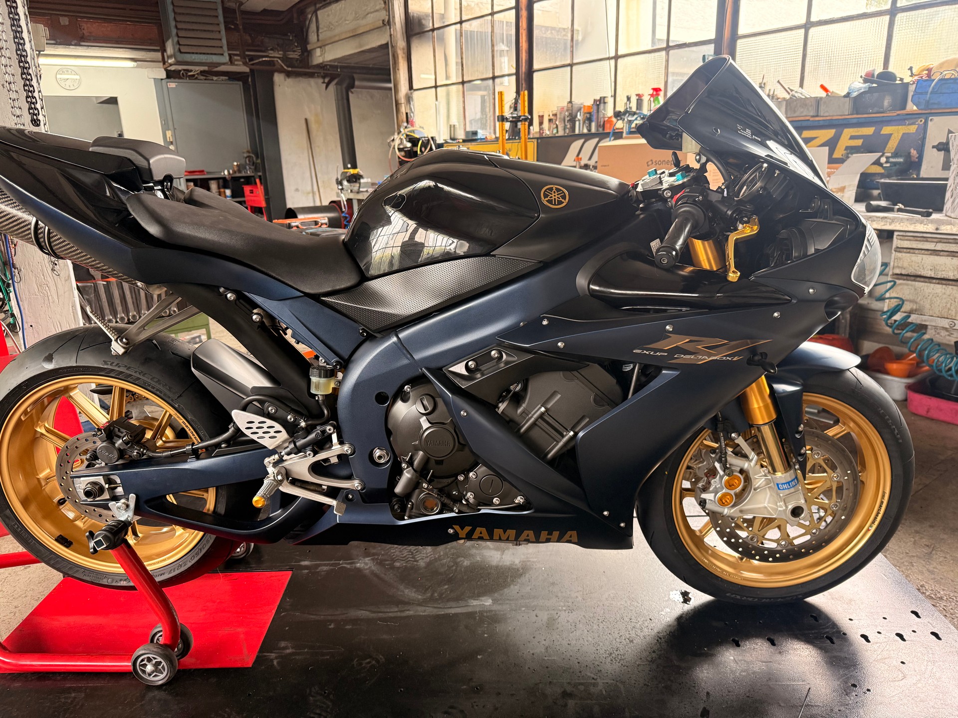 YAMAHA YZF-R1 SP Limitiert-image-1