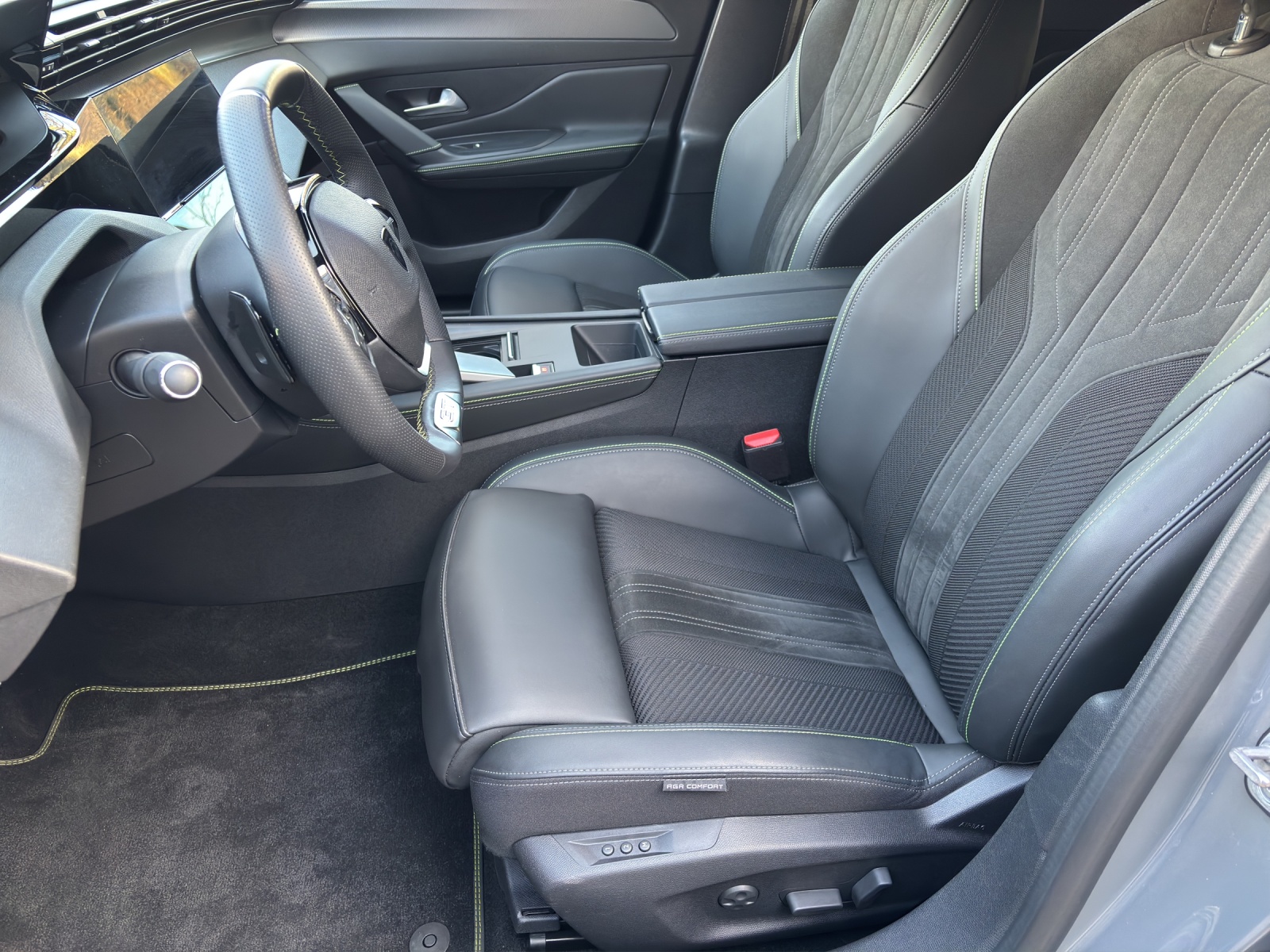 PEUGEOT 308 SW 1.6 PHEV 225 GT-image-10