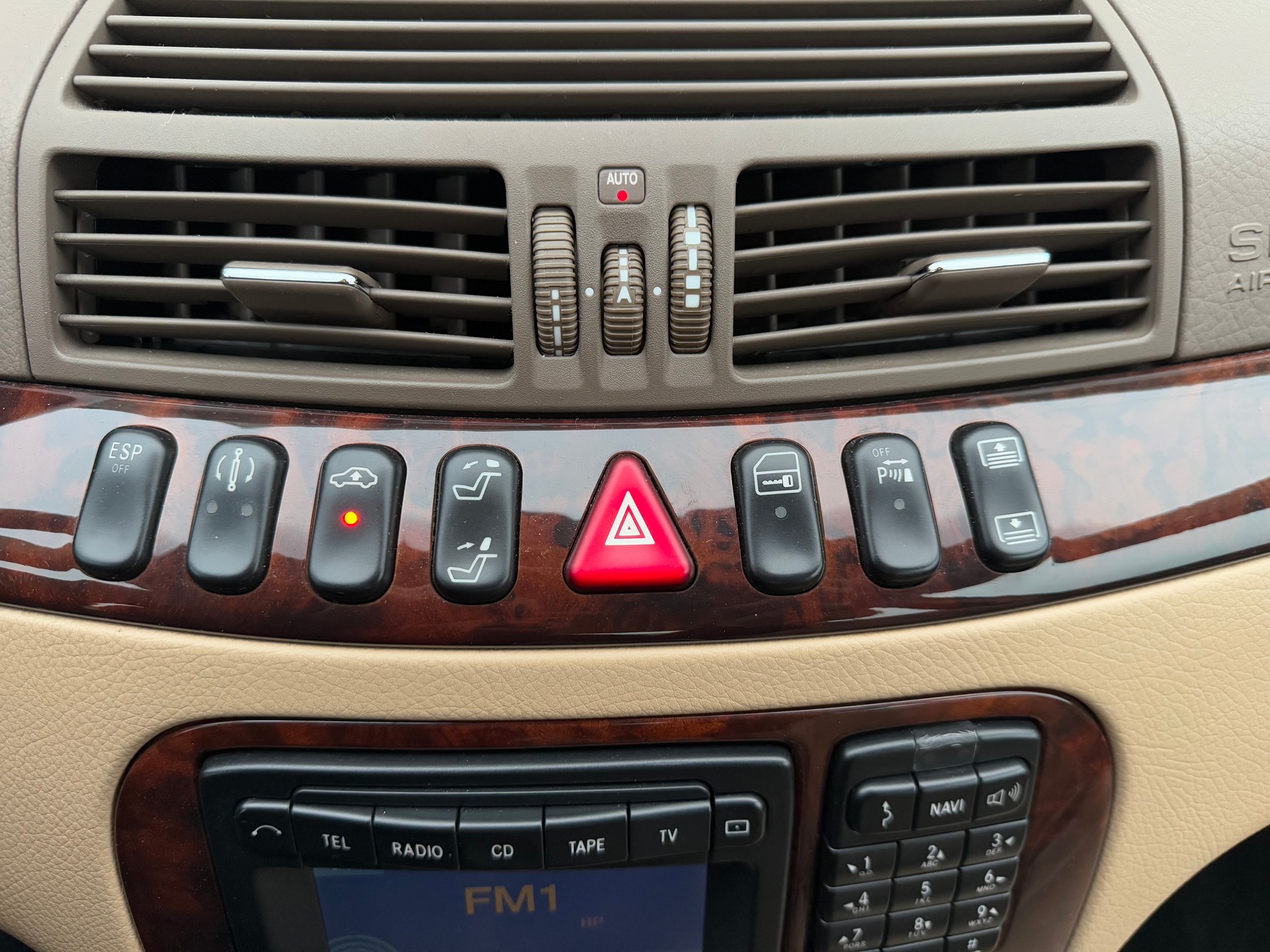 MERCEDES-BENZ S 320 L-image-11