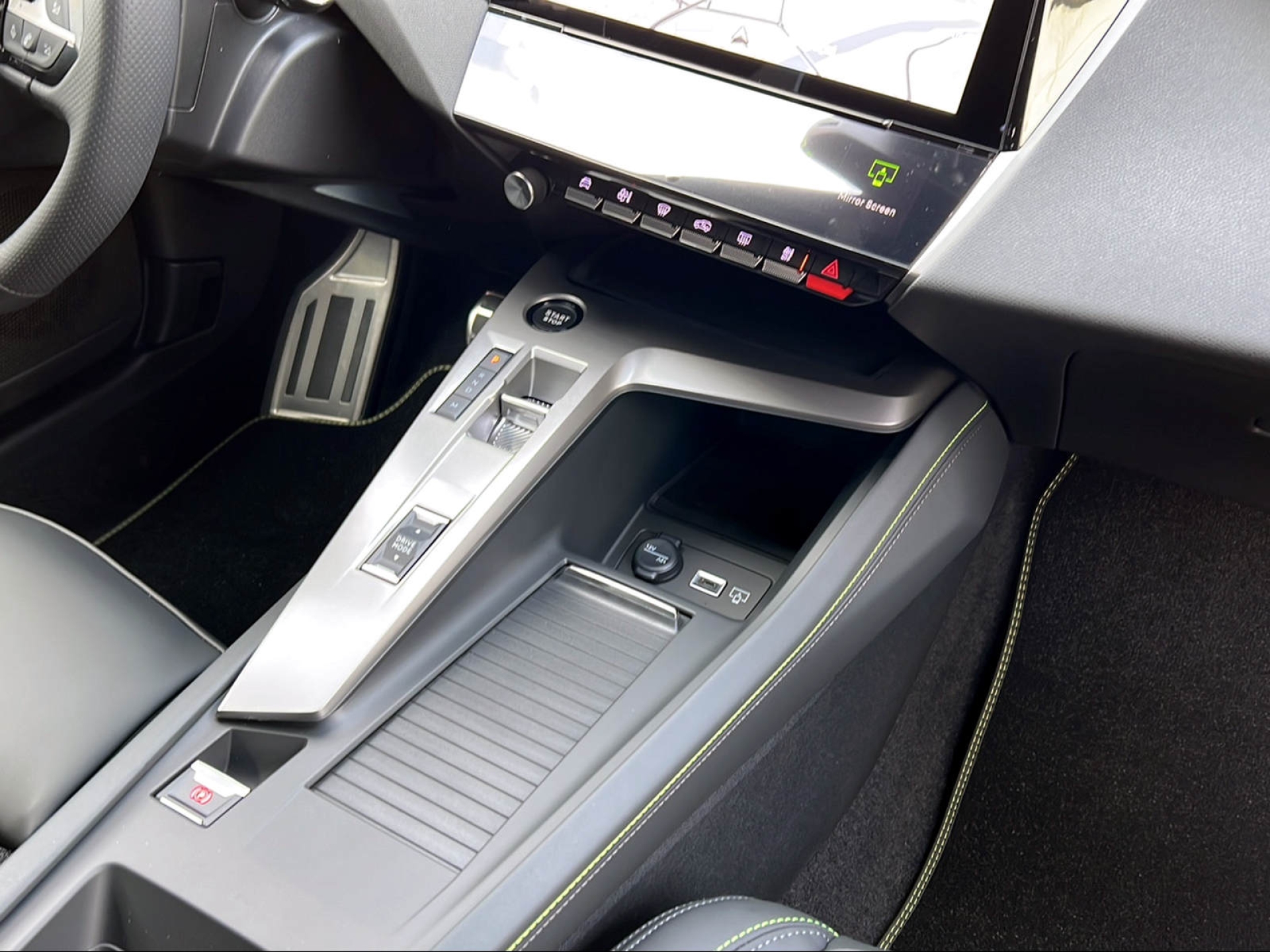 PEUGEOT 308 1.2 Hybrid GT-image-9
