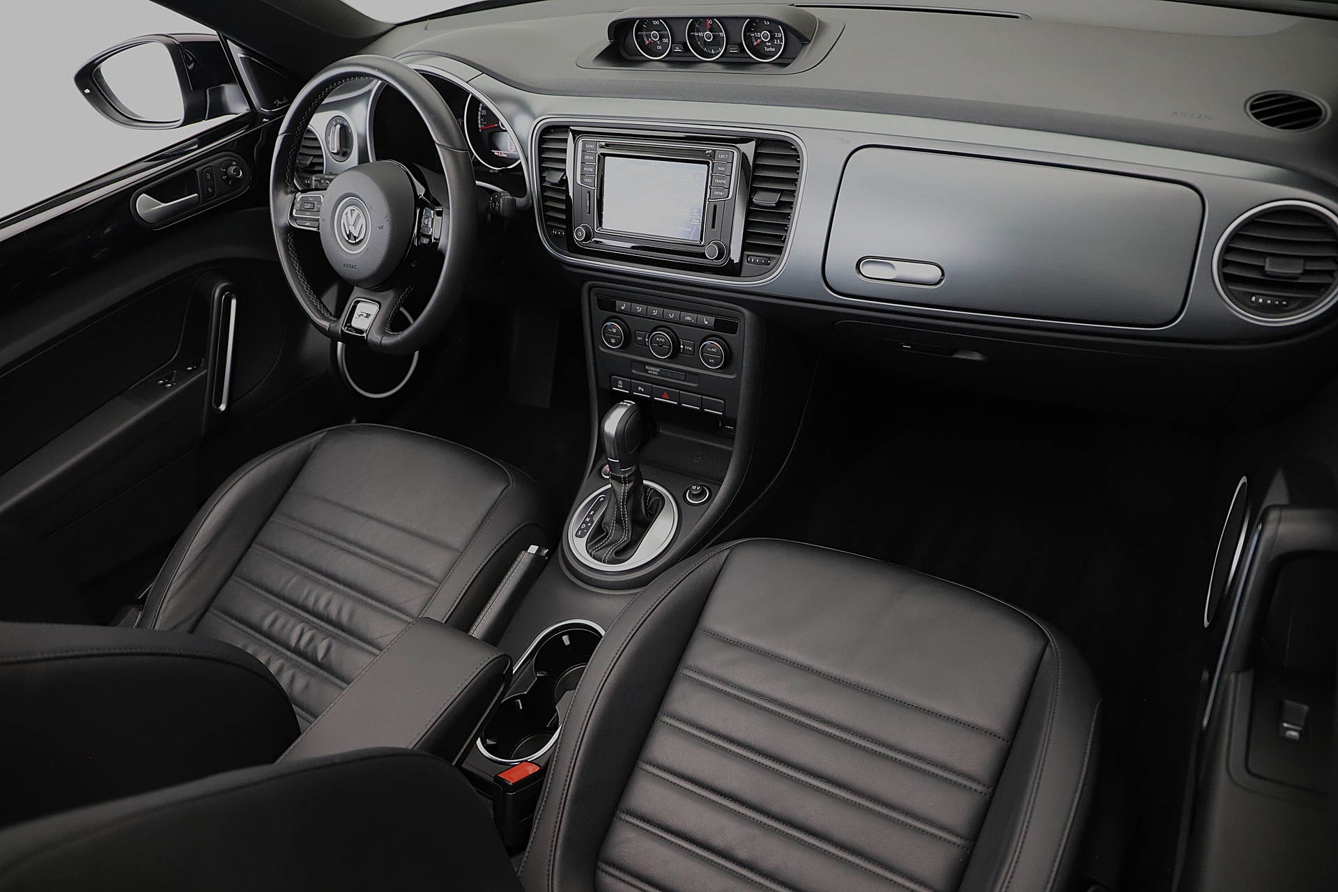 VW Beetle Cabrio 2.0 TSI BMT R-Line Sport DSG-image-8