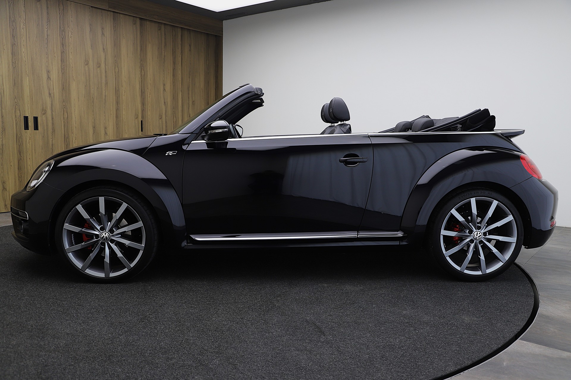 VW Beetle Cabrio 2.0 TSI BMT R-Line Sport DSG-image-3