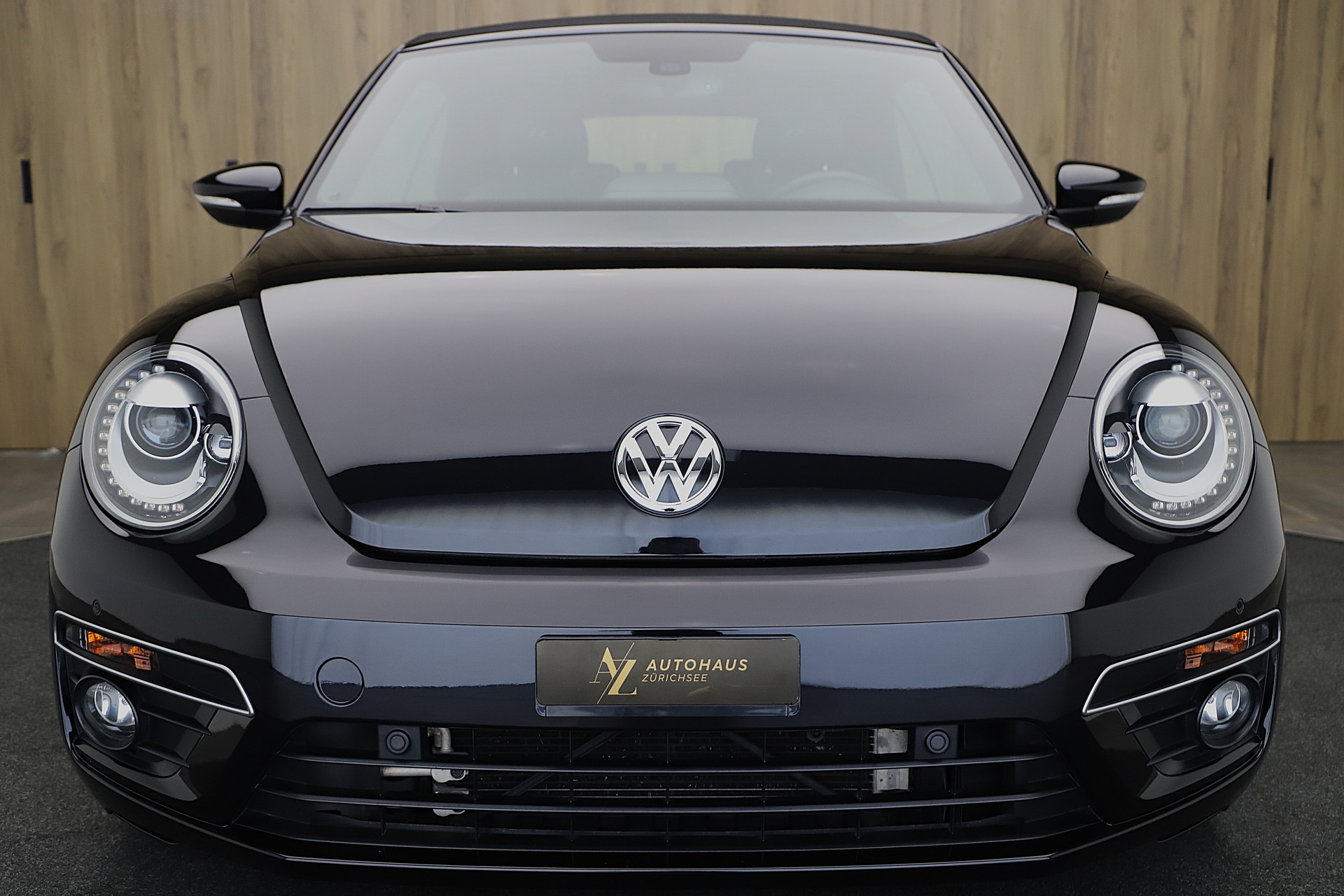 VW Beetle Cabrio 2.0 TSI BMT R-Line Sport DSG-image-2