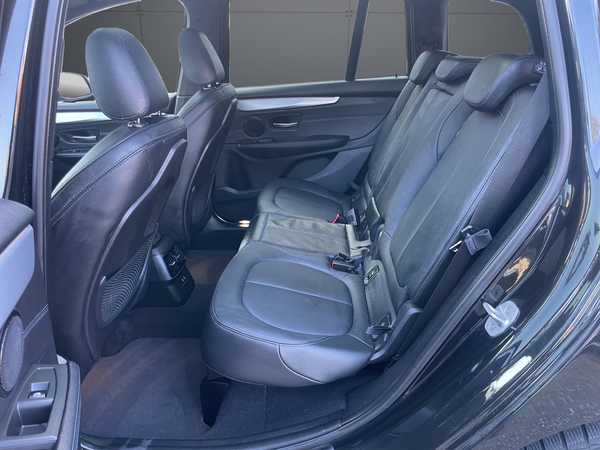 BMW 220d xDrive M Sport Gran Tourer Steptronic Travel Edition-image-8