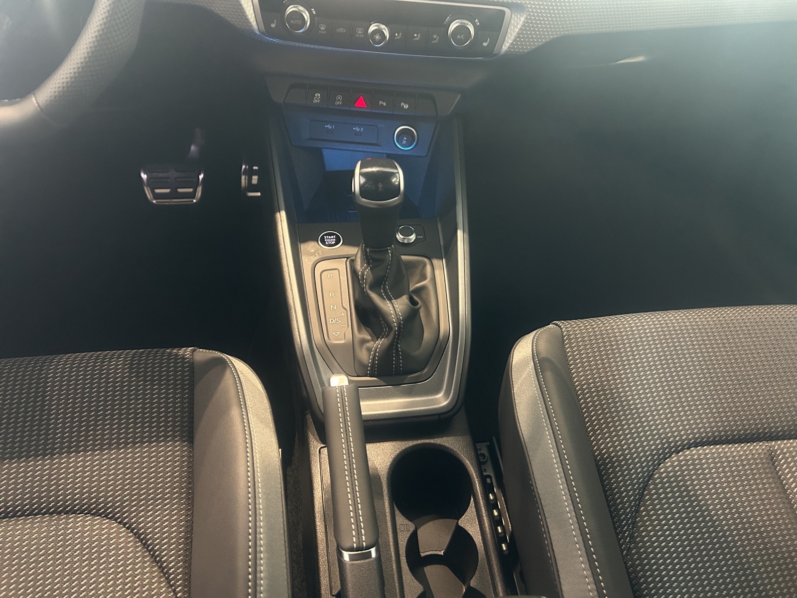 AUDI A1 allstreet 30 TFSI Attraction S-tronic-image-10