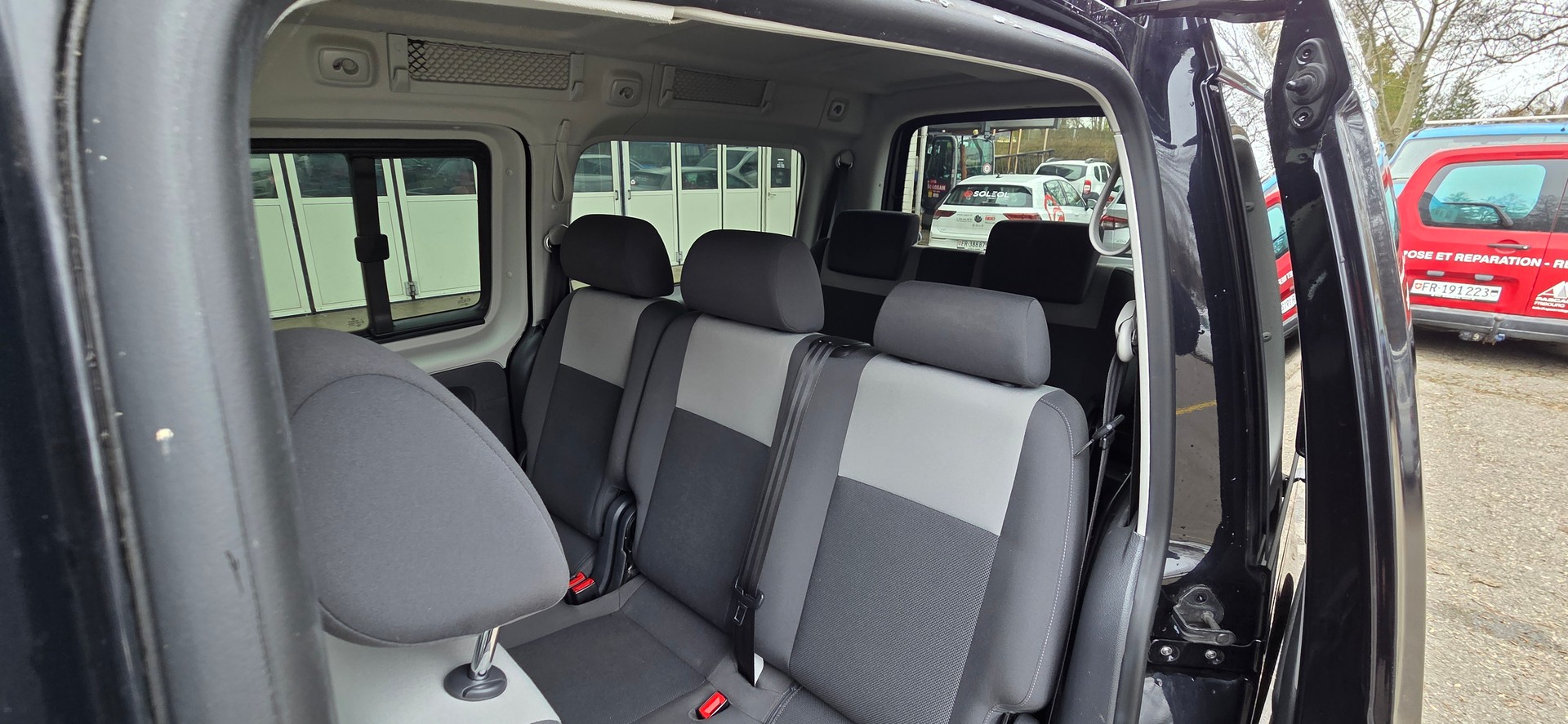 VW Caddy Maxi 1.6 TDI Blue Motion Family DSG-image-11
