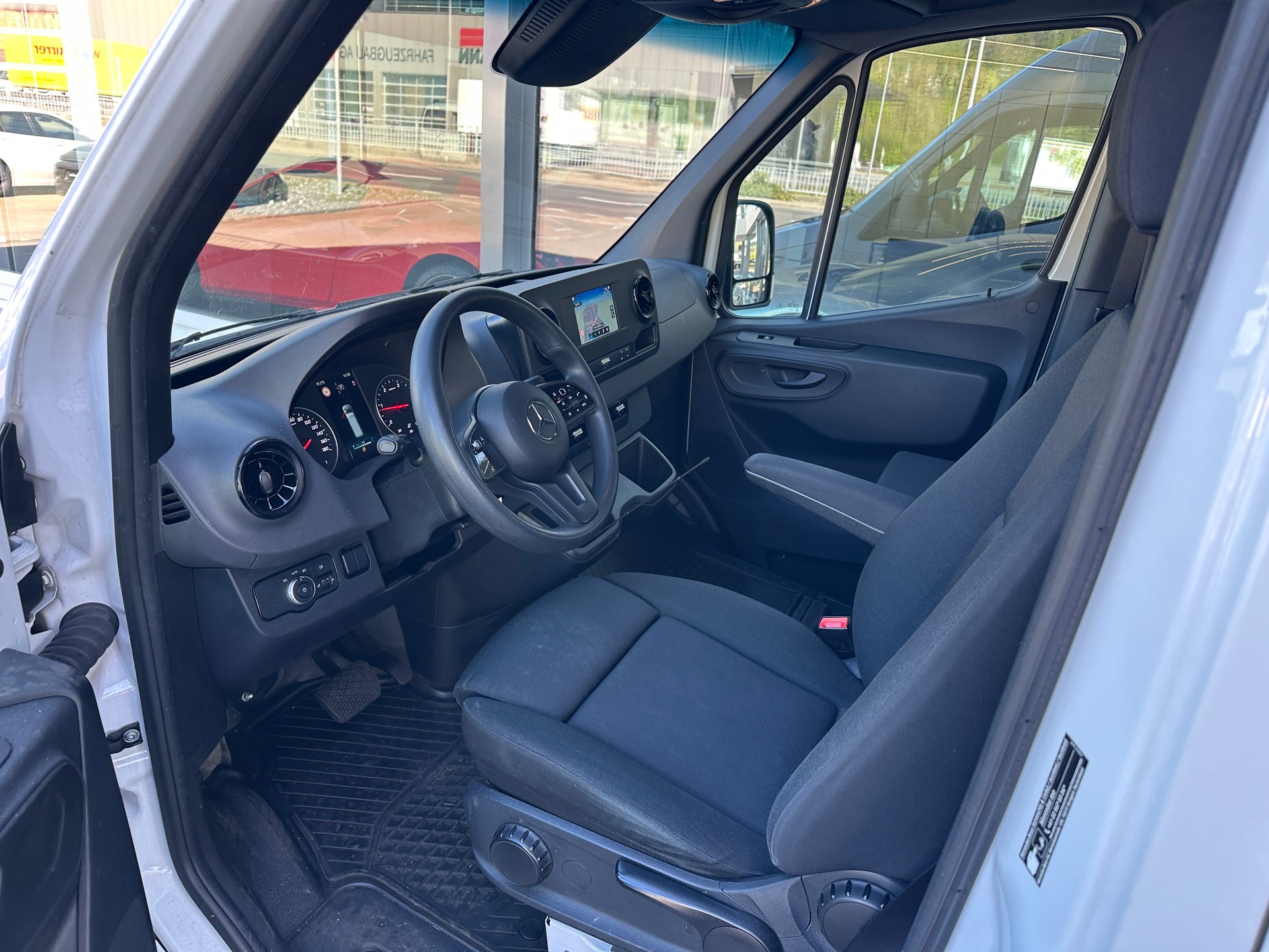 MERCEDES-BENZ Sprinter 315 CDI Standard Worker 9G-TRONIC FWD-image-4