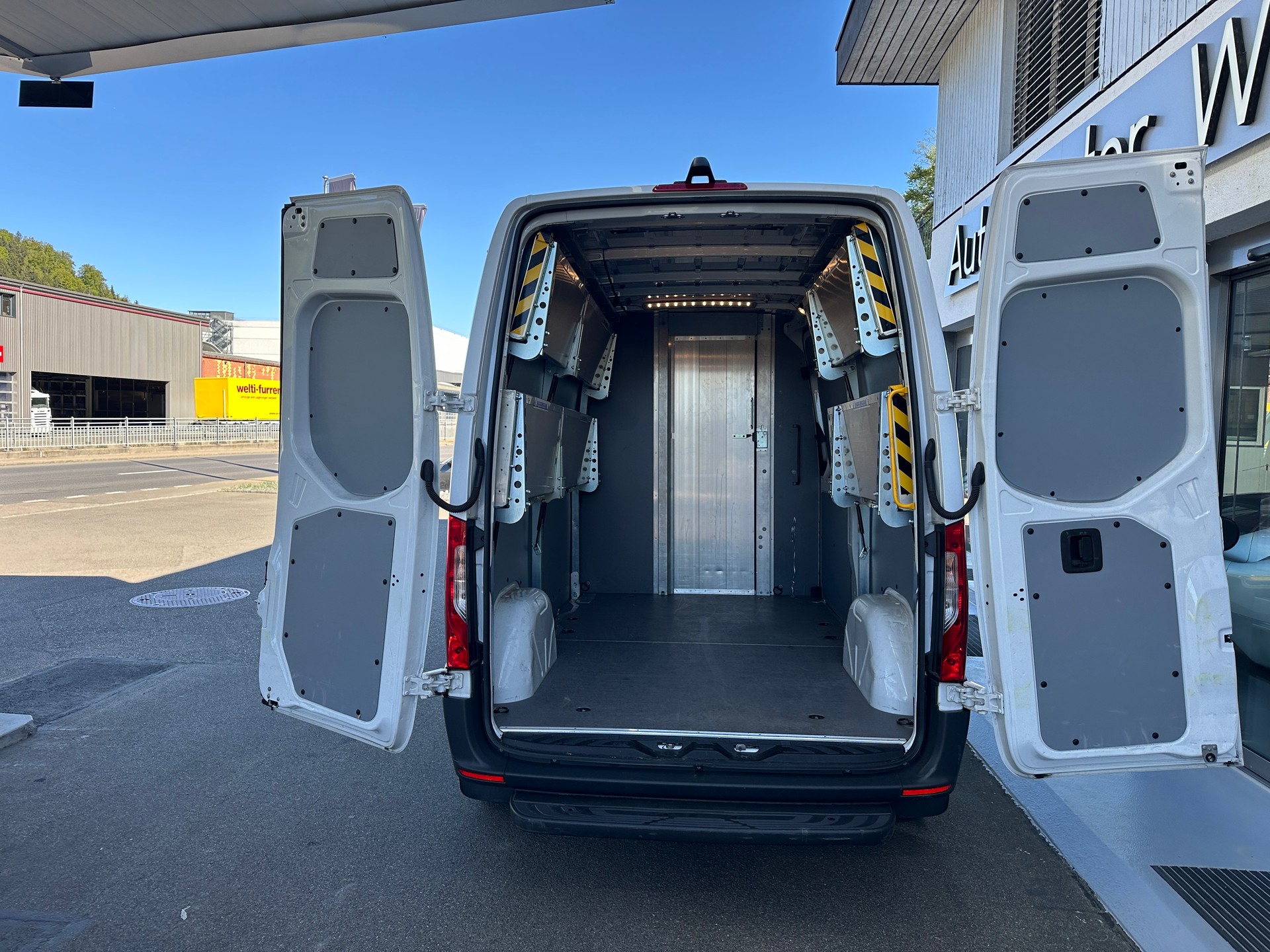 MERCEDES-BENZ Sprinter 315 CDI Standard Worker 9G-TRONIC FWD-image-11