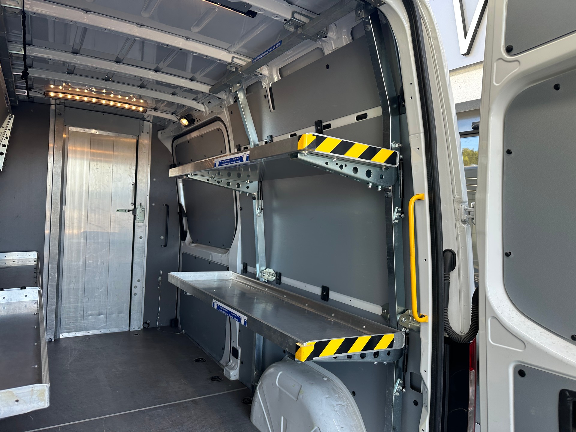 MERCEDES-BENZ Sprinter 315 CDI Standard Worker 9G-TRONIC FWD-image-13