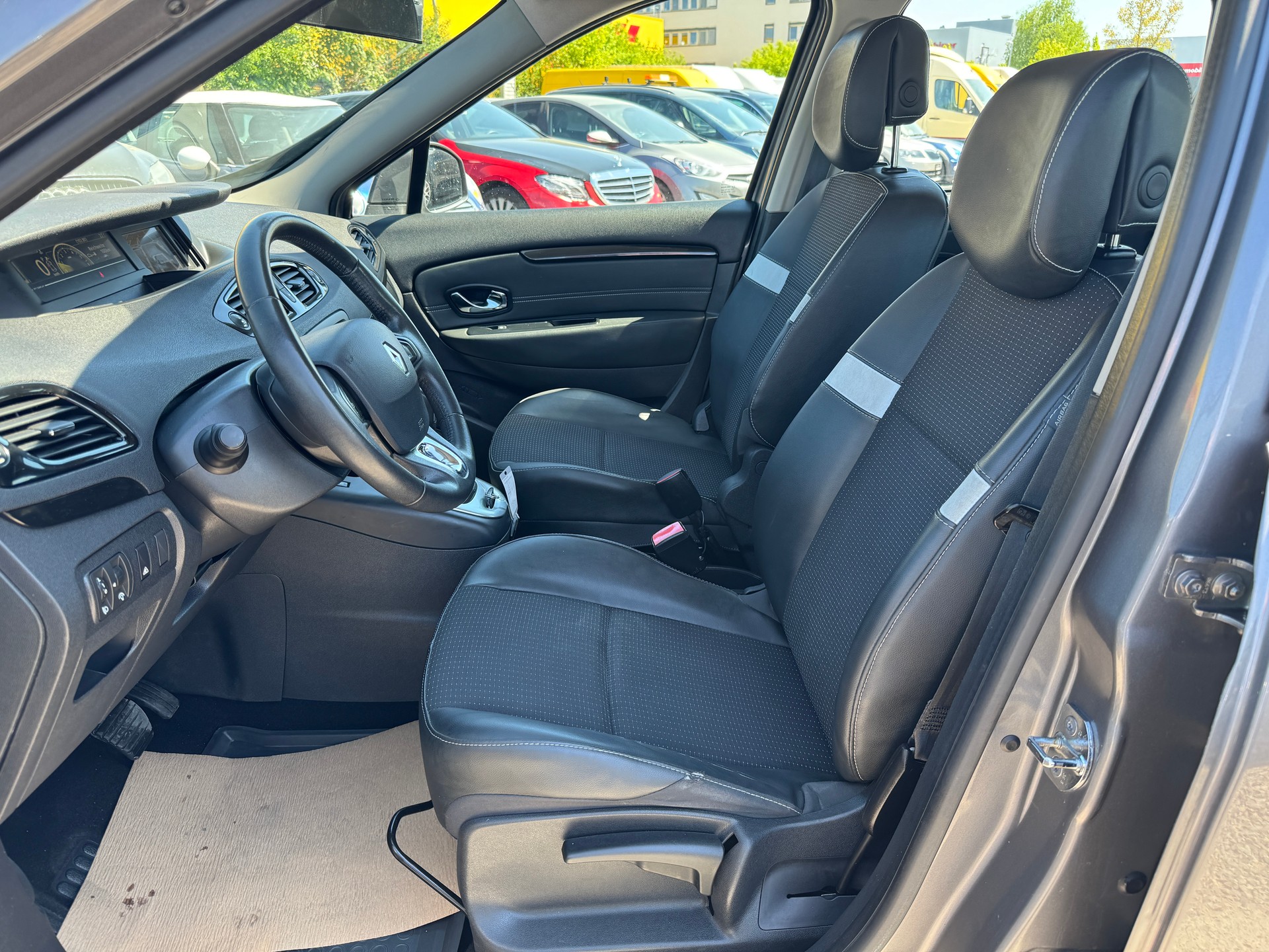 RENAULT Scénic 1.5 dCi Bose Edition EDC-image-8