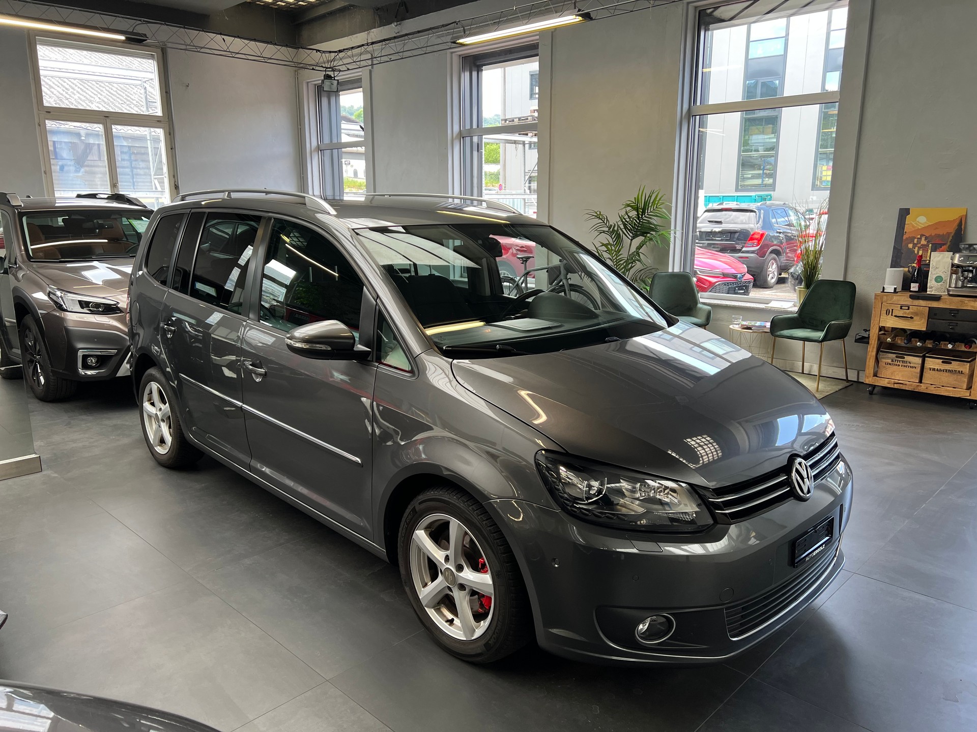 VW Touran 2.0 TDI Highline DSG-image-2