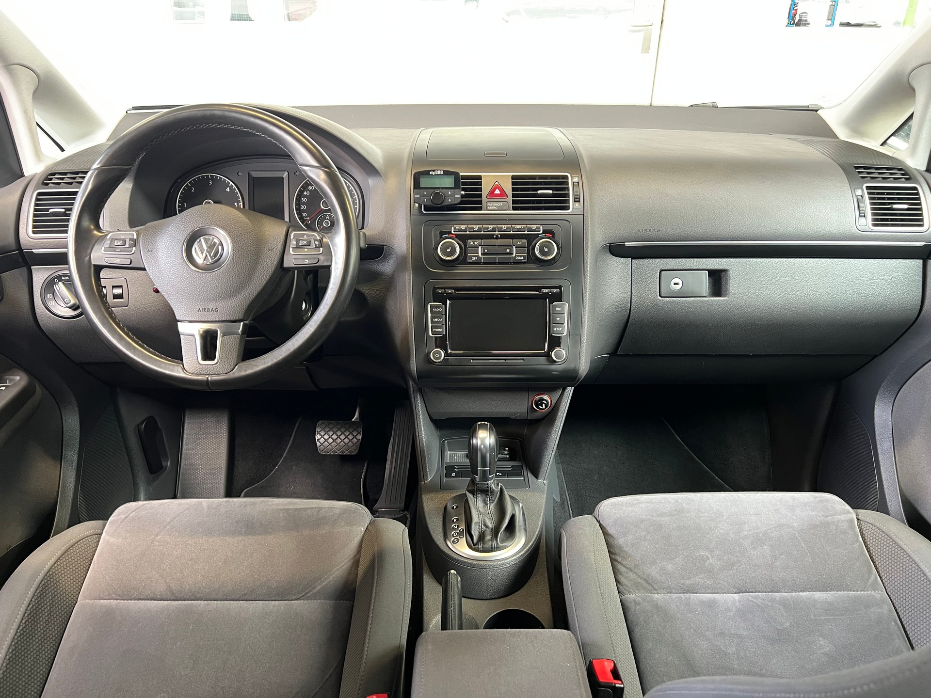 VW Touran 2.0 TDI Highline DSG-image-4
