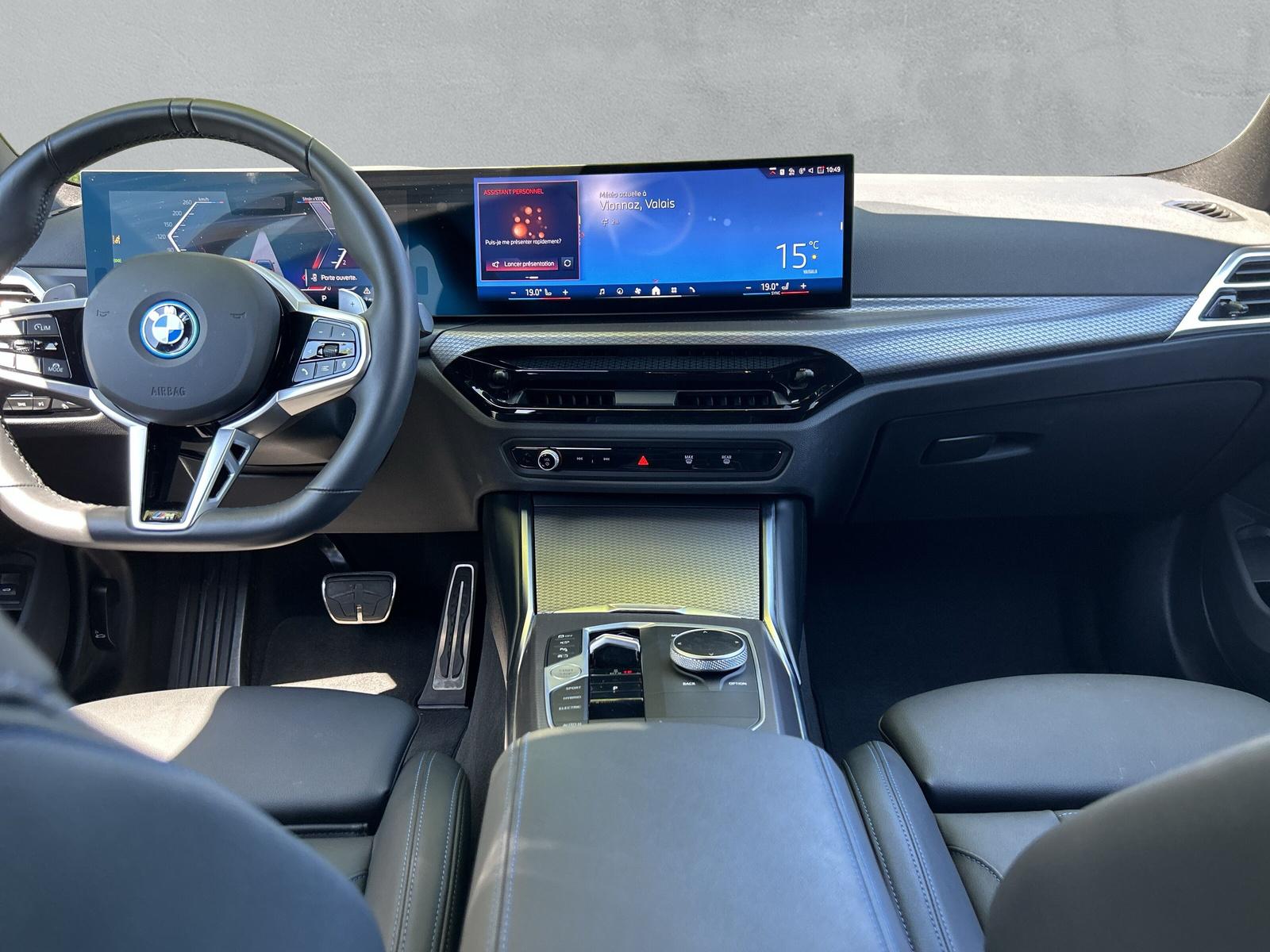 BMW 330e M Sport Touring xDrive G21 (CH) AHK ** Action de leasing à 1.9% **-image-12