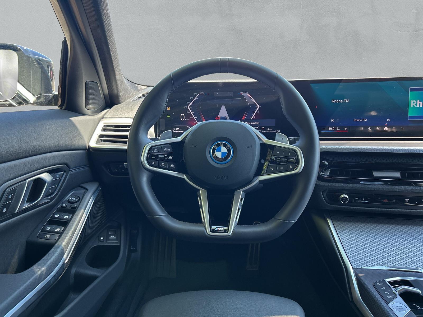 BMW 330e M Sport Touring xDrive G21 (CH) AHK ** Action de leasing à 1.9% **-image-15